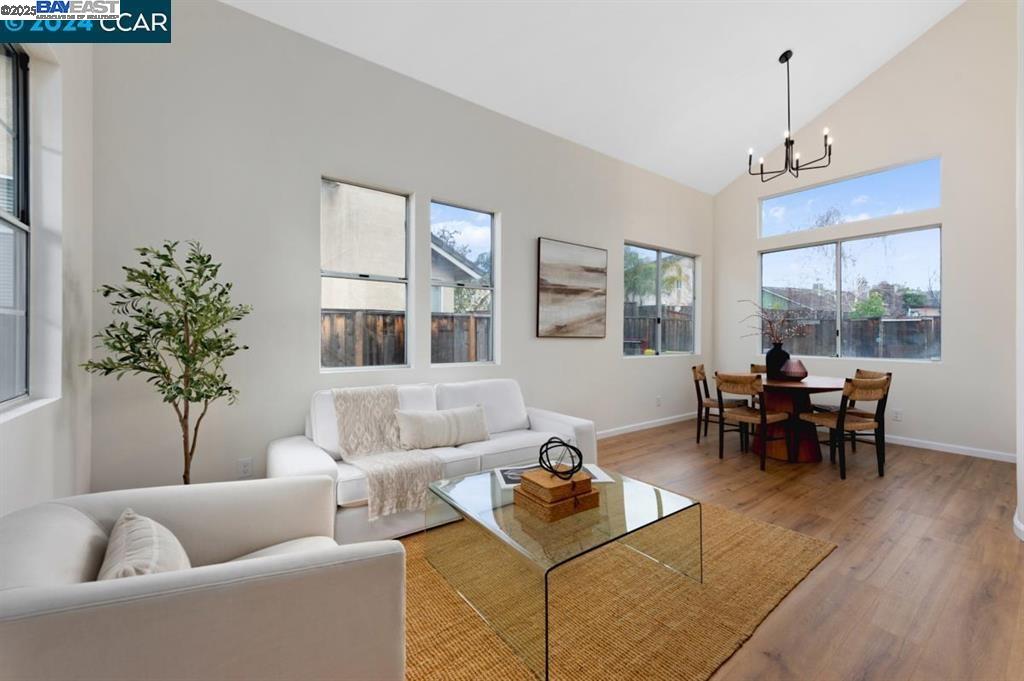 Detail Gallery Image 6 of 32 For 4433 Whitehoof Way, Antioch,  CA 94531 - 4 Beds | 2/1 Baths