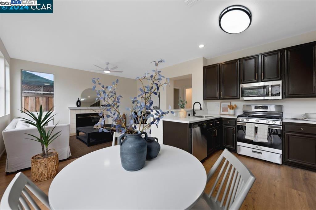 Detail Gallery Image 9 of 32 For 4433 Whitehoof Way, Antioch,  CA 94531 - 4 Beds | 2/1 Baths