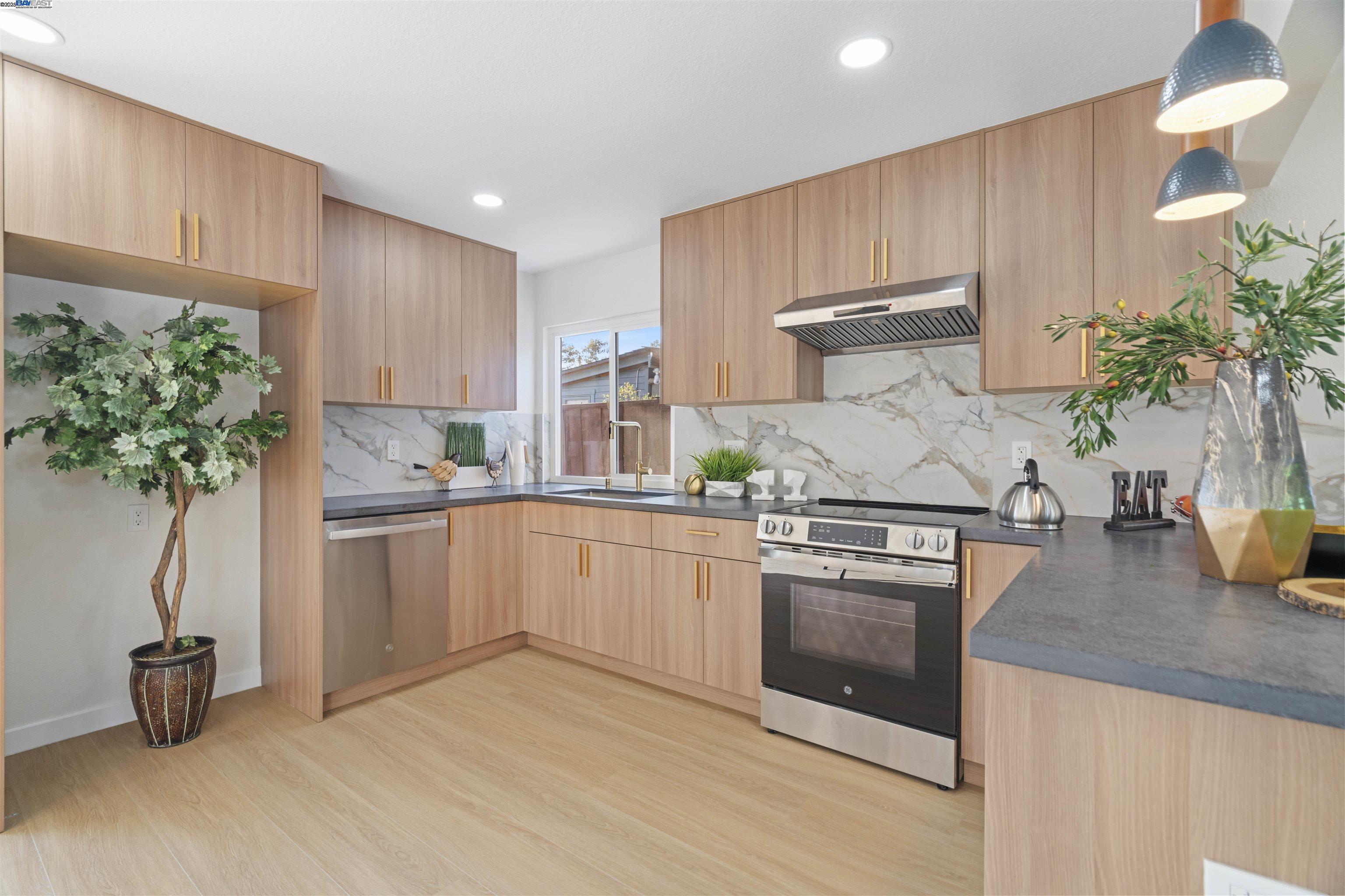 Detail Gallery Image 11 of 41 For 1827 Flickinger Ave, San Jose,  CA 95131 - 4 Beds | 2 Baths