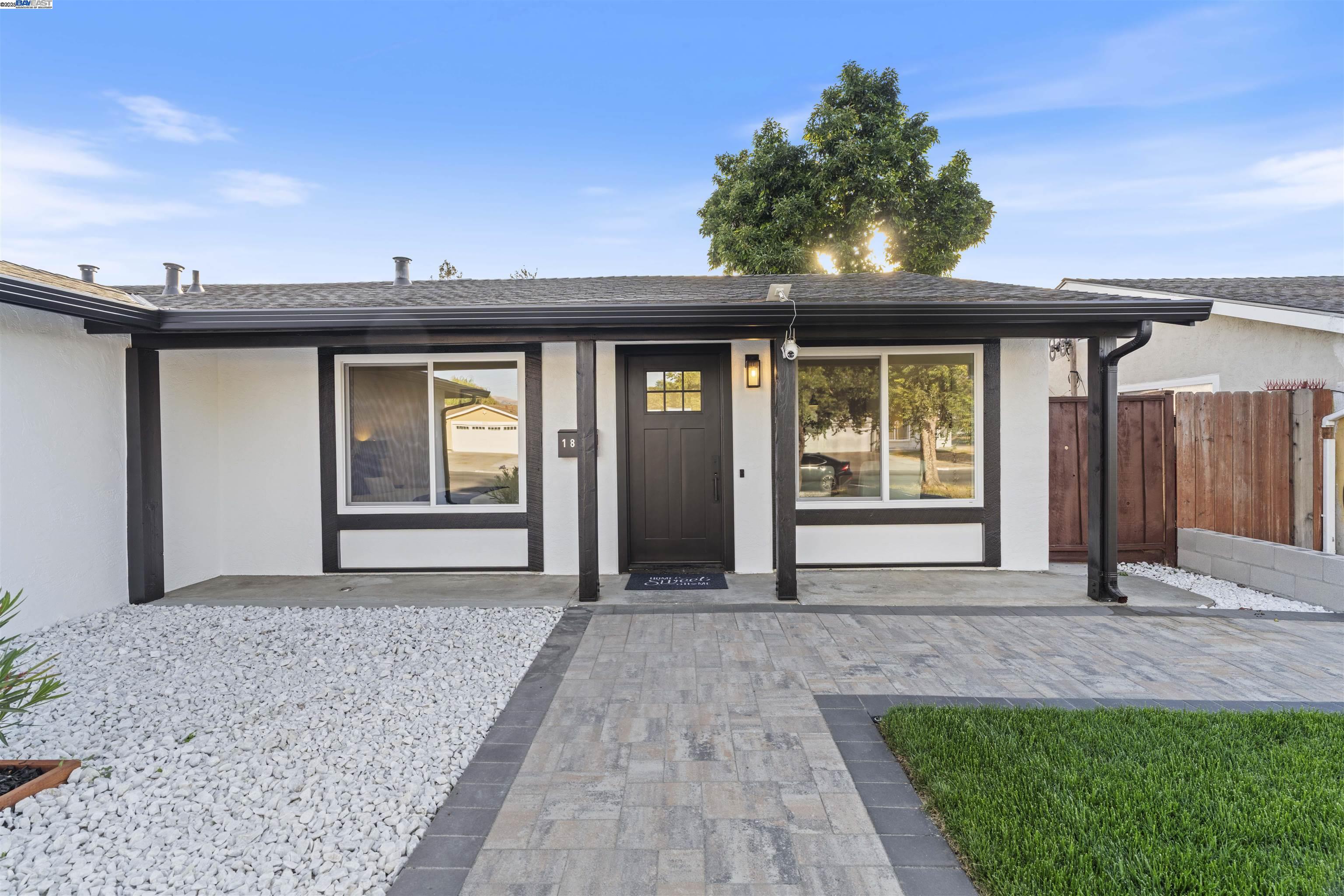 Detail Gallery Image 3 of 41 For 1827 Flickinger Ave, San Jose,  CA 95131 - 4 Beds | 2 Baths