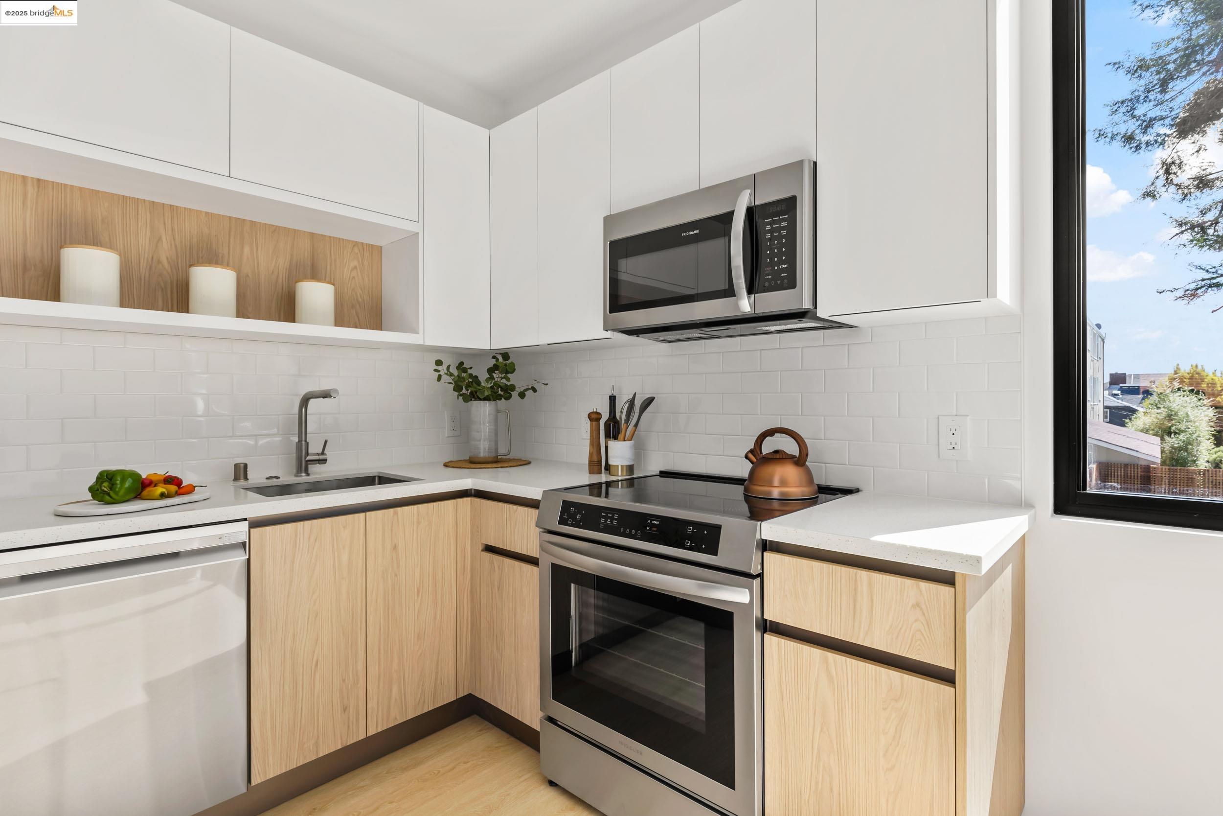 Detail Gallery Image 11 of 25 For 1235 Hampel St., Oakland,  CA 94602 - 3 Beds | 2 Baths