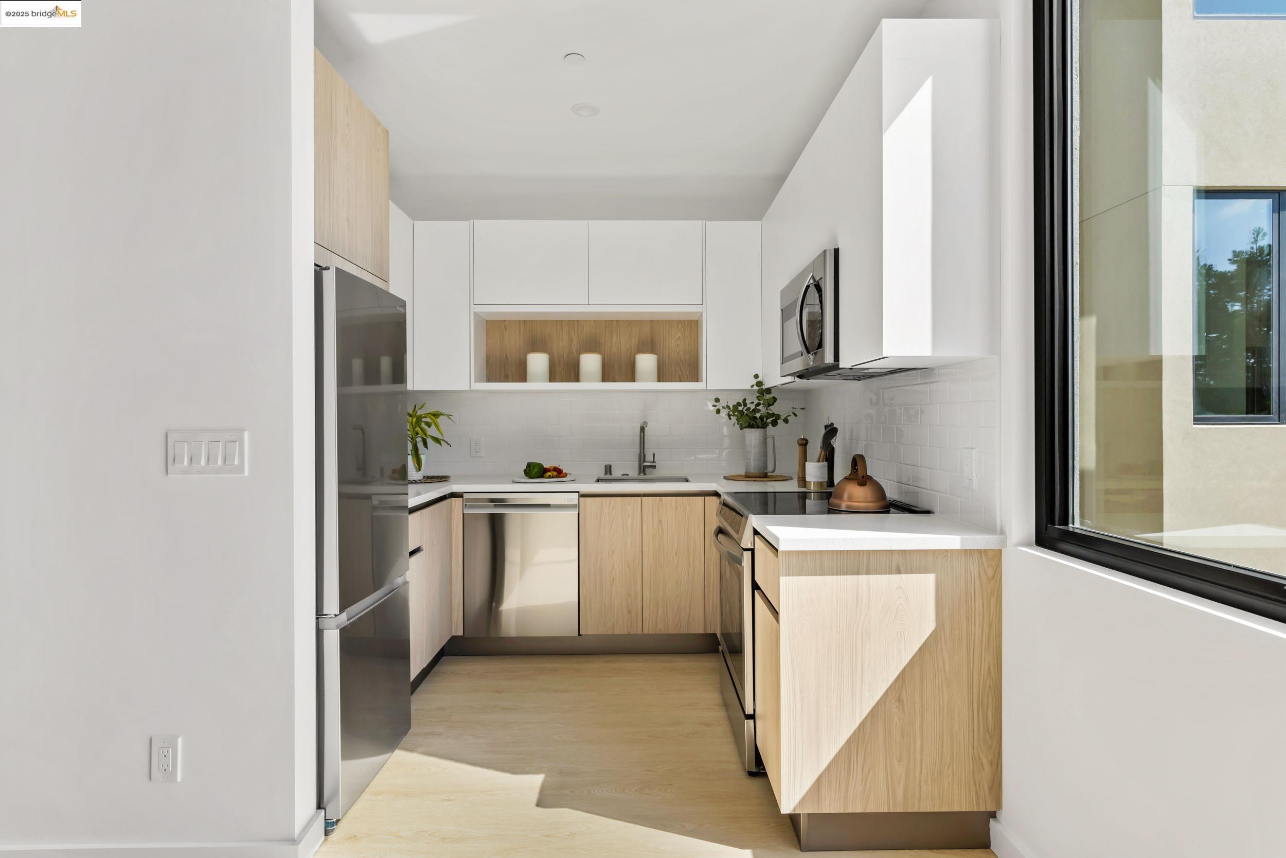 Detail Gallery Image 12 of 25 For 1235 Hampel St., Oakland,  CA 94602 - 3 Beds | 2 Baths