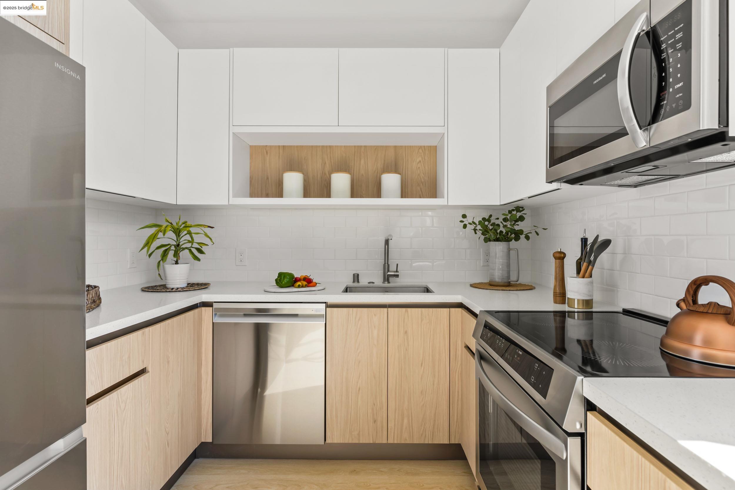 Detail Gallery Image 14 of 25 For 1235 Hampel St., Oakland,  CA 94602 - 3 Beds | 2 Baths