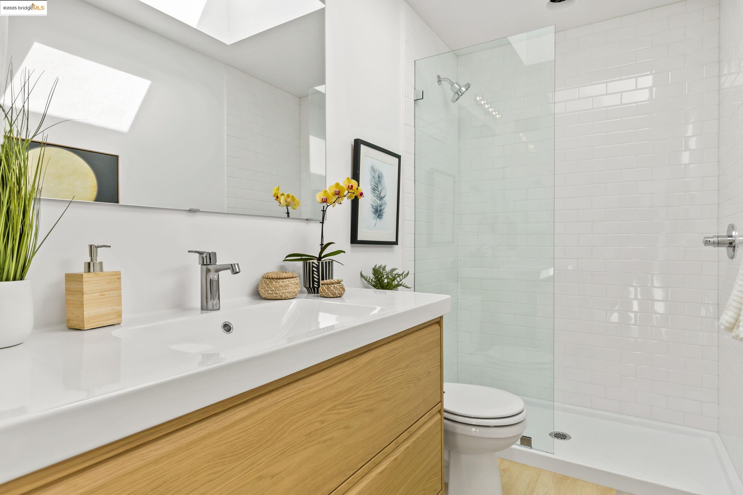 Detail Gallery Image 16 of 25 For 1235 Hampel St., Oakland,  CA 94602 - 3 Beds | 2 Baths