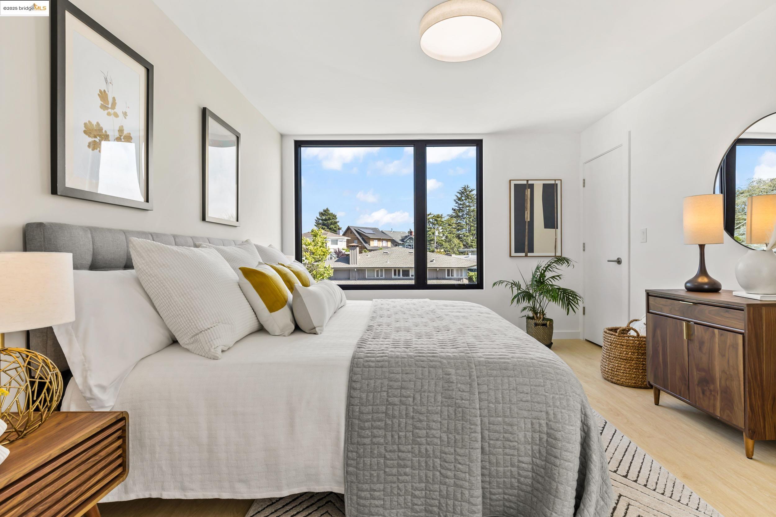 Detail Gallery Image 17 of 25 For 1235 Hampel St., Oakland,  CA 94602 - 3 Beds | 2 Baths