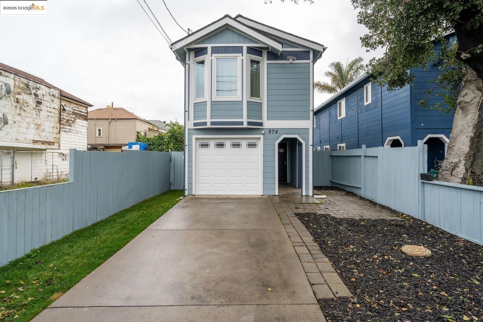 Detail Gallery Image 2 of 32 For 874 Pine St, Oakland,  CA 94607 - 3 Beds | 2/1 Baths