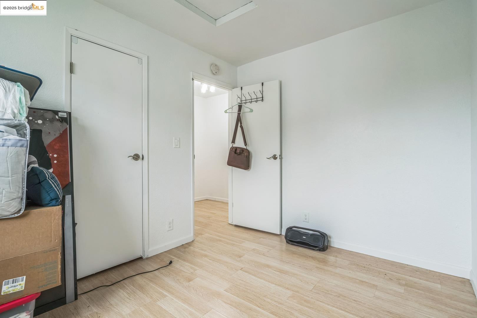 Detail Gallery Image 28 of 32 For 874 Pine St, Oakland,  CA 94607 - 3 Beds | 2/1 Baths