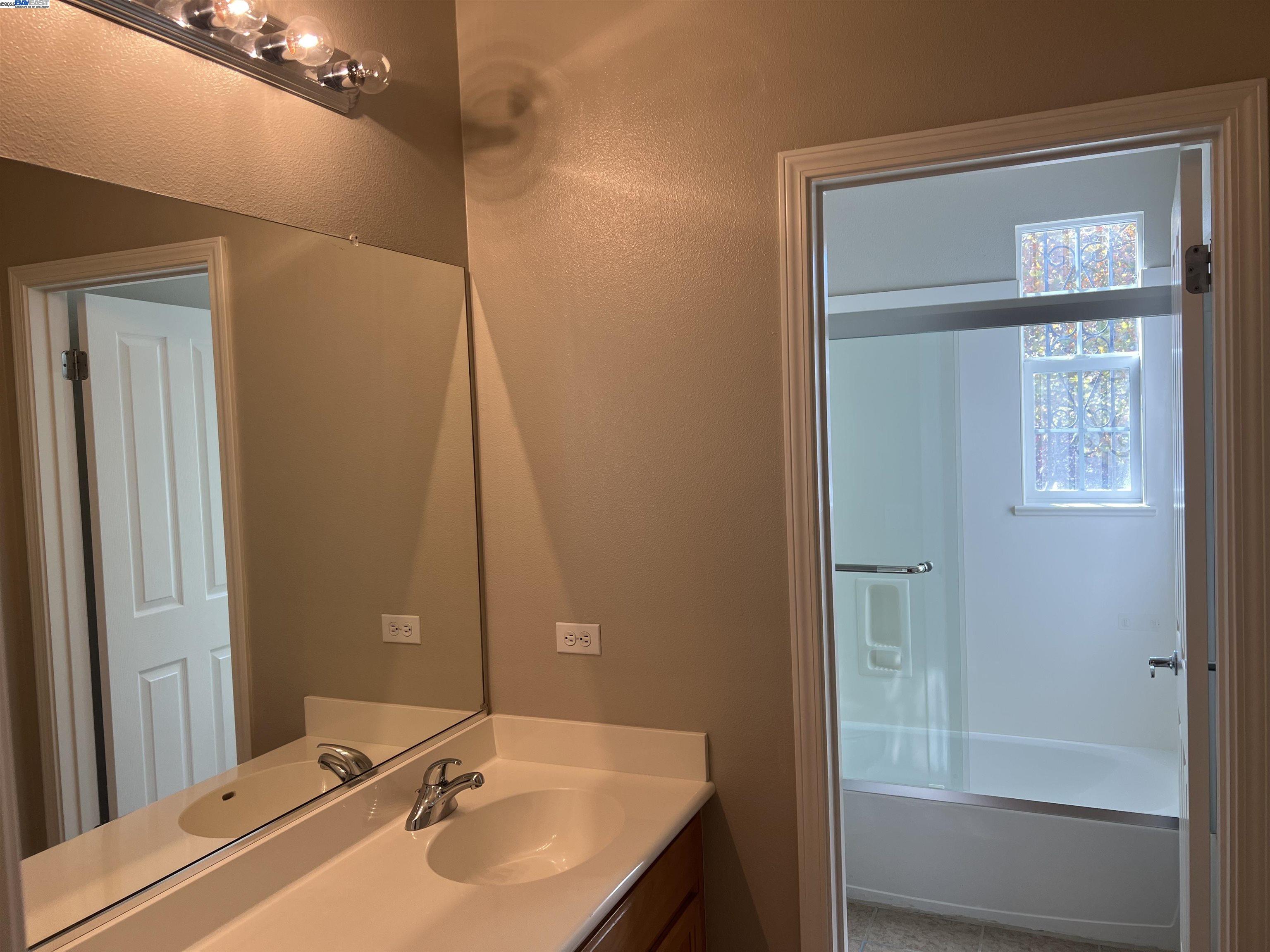 Detail Gallery Image 12 of 16 For 172 Maidenhair Ct, San Ramon,  CA 94582 - 3 Beds | 2/1 Baths