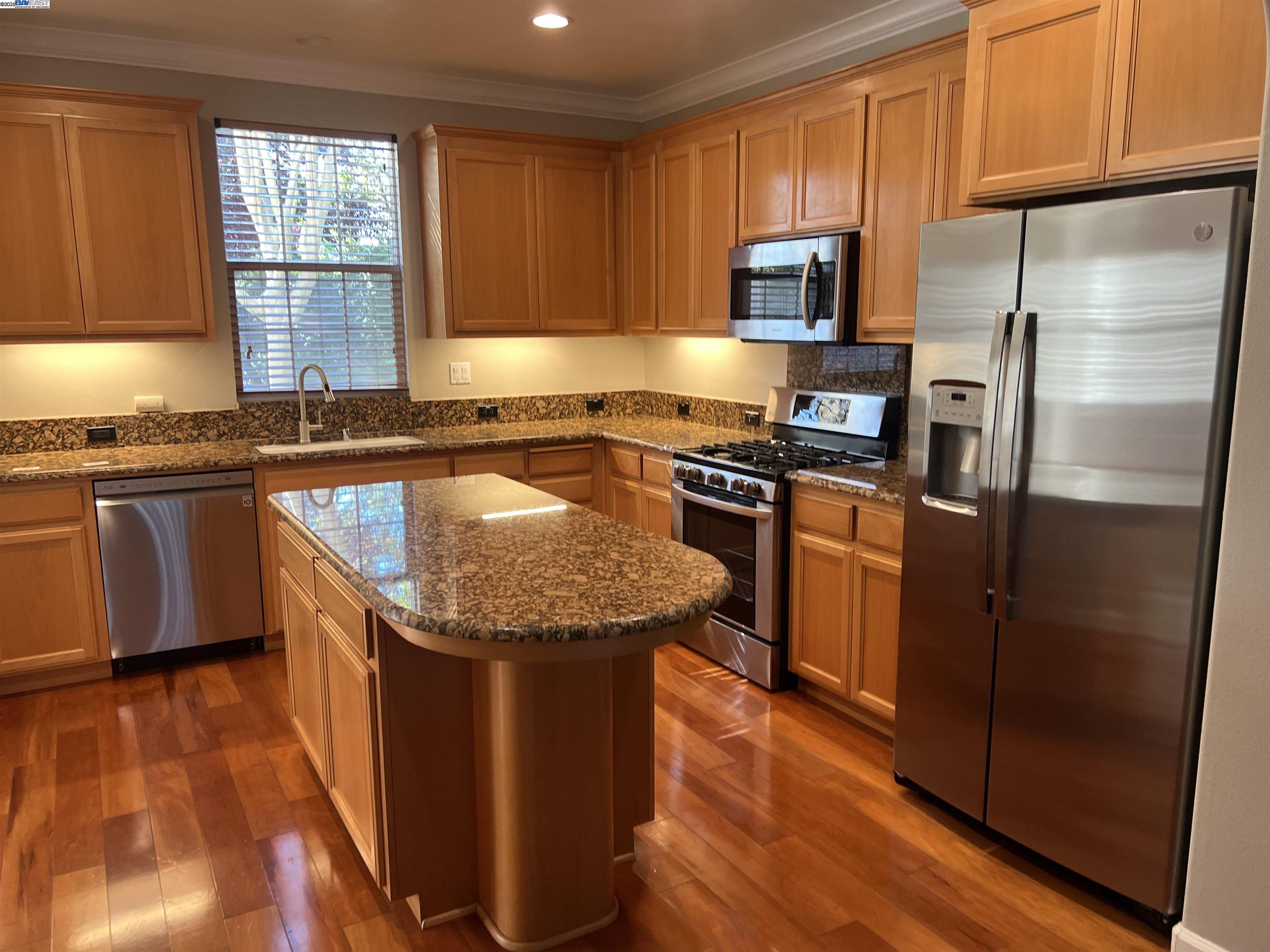 Detail Gallery Image 3 of 16 For 172 Maidenhair Ct, San Ramon,  CA 94582 - 3 Beds | 2/1 Baths