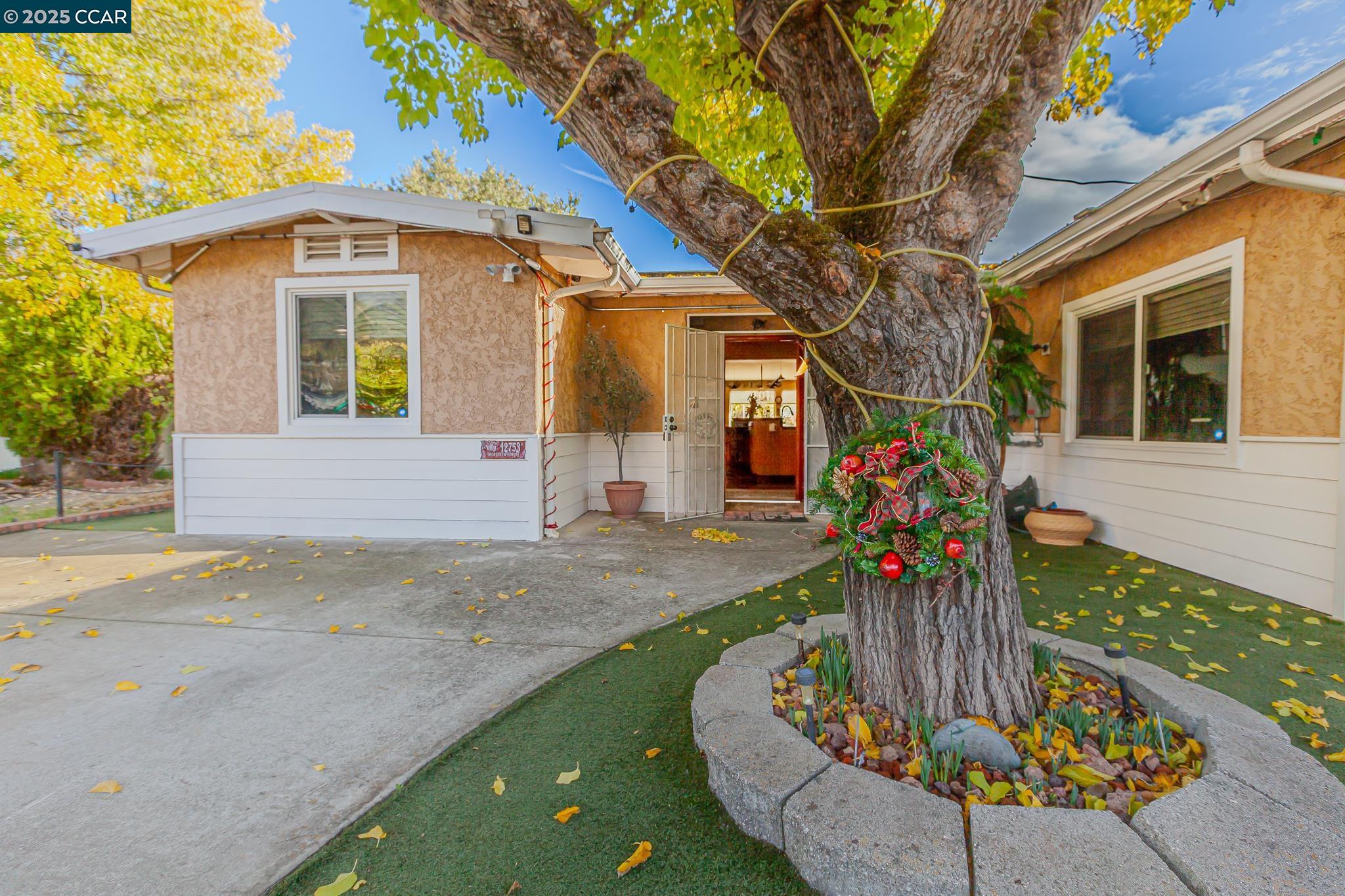 Detail Gallery Image 3 of 60 For 12753 Shoreview, Clearlake Oaks,  CA 95423 - 3 Beds | 2 Baths