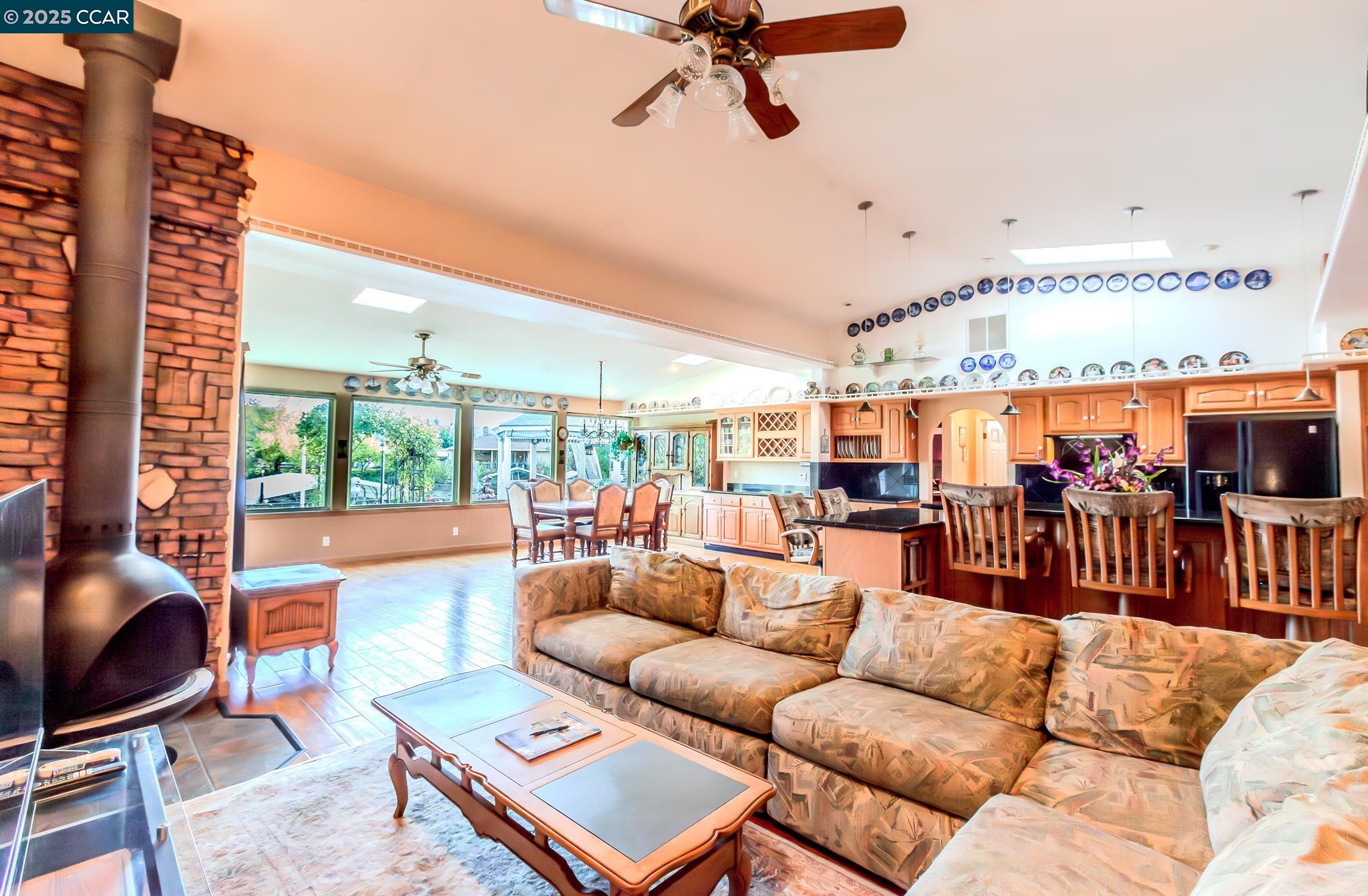 Detail Gallery Image 6 of 60 For 12753 Shoreview, Clearlake Oaks,  CA 95423 - 3 Beds | 2 Baths