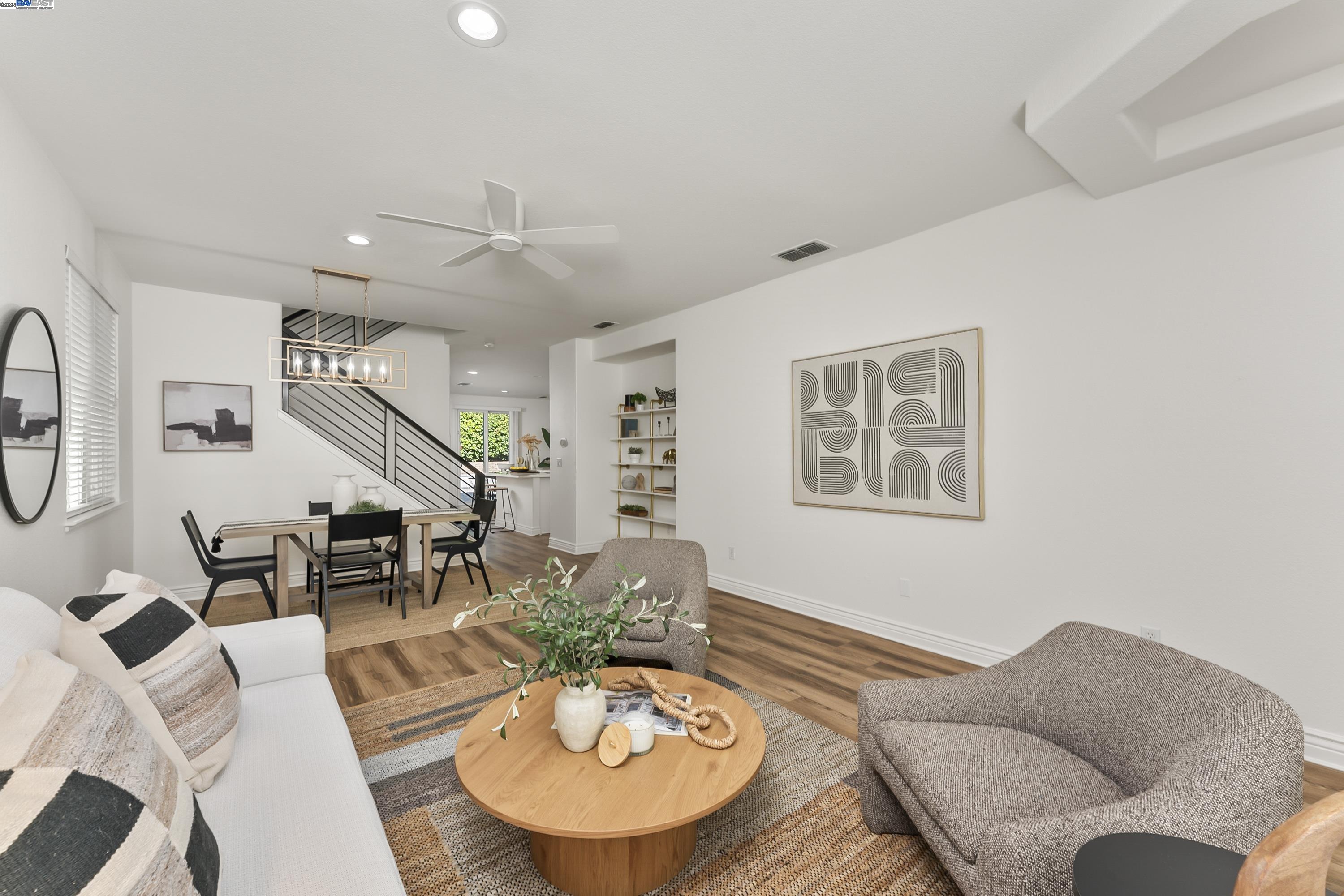 Detail Gallery Image 2 of 21 For 309 Aspen Ct, Roseville,  CA 95678 - 5 Beds | 3 Baths