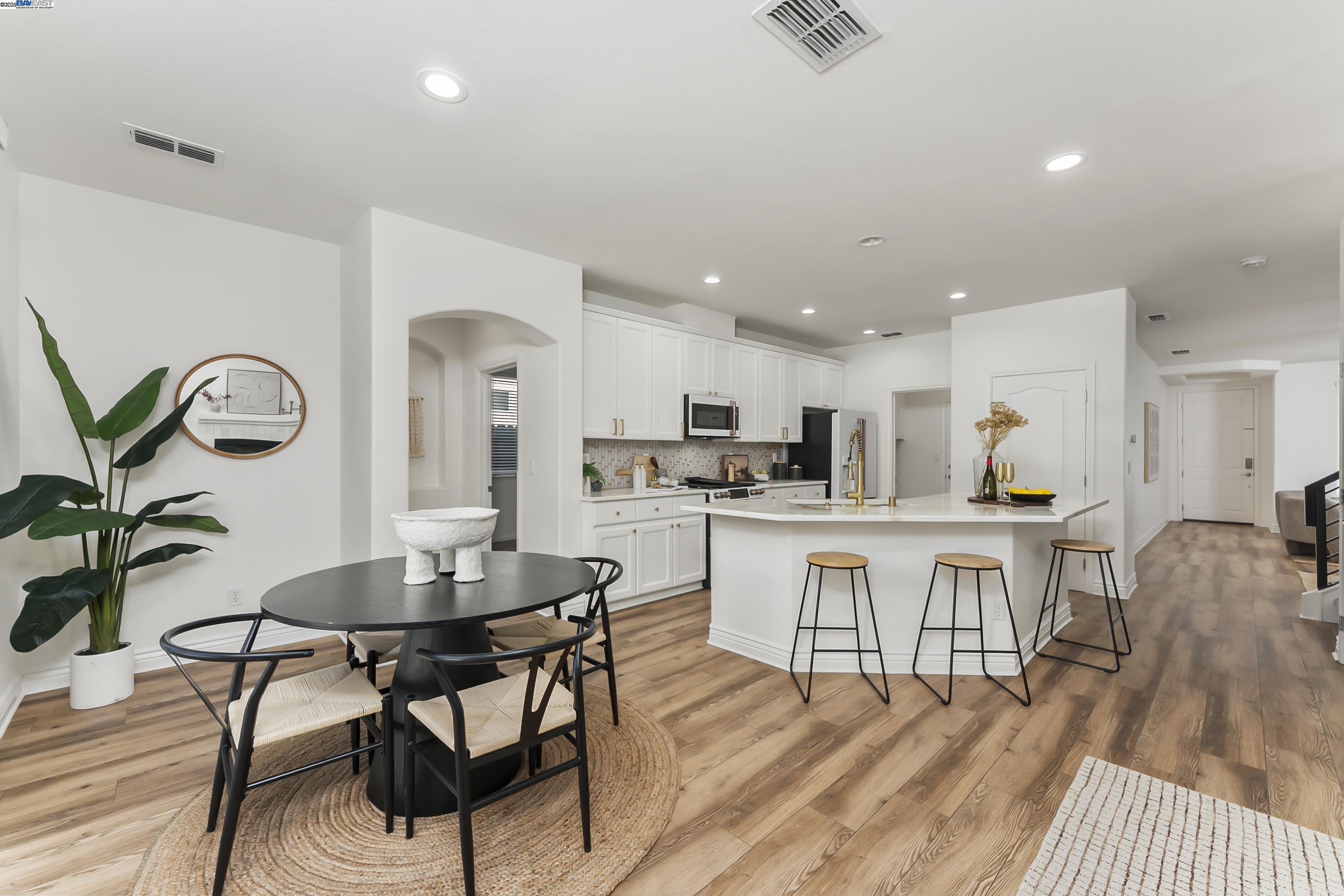 Detail Gallery Image 11 of 21 For 309 Aspen Ct, Roseville,  CA 95678 - 5 Beds | 3 Baths