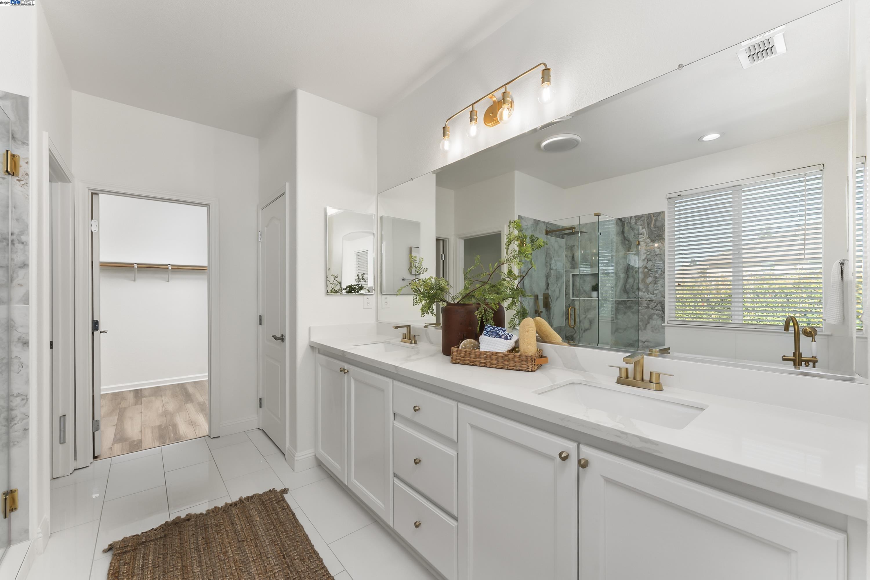 Detail Gallery Image 16 of 21 For 309 Aspen Ct, Roseville,  CA 95678 - 5 Beds | 3 Baths