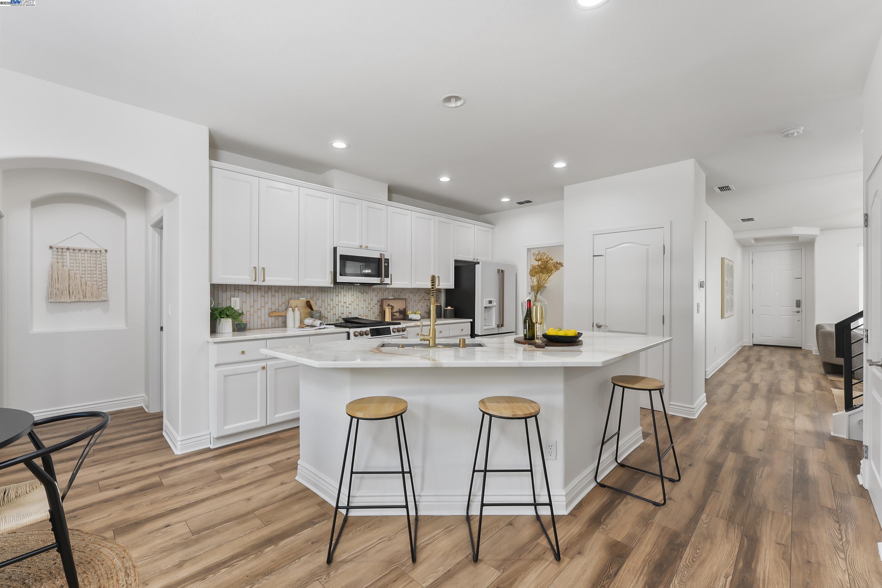 Detail Gallery Image 8 of 21 For 309 Aspen Ct, Roseville,  CA 95678 - 5 Beds | 3 Baths