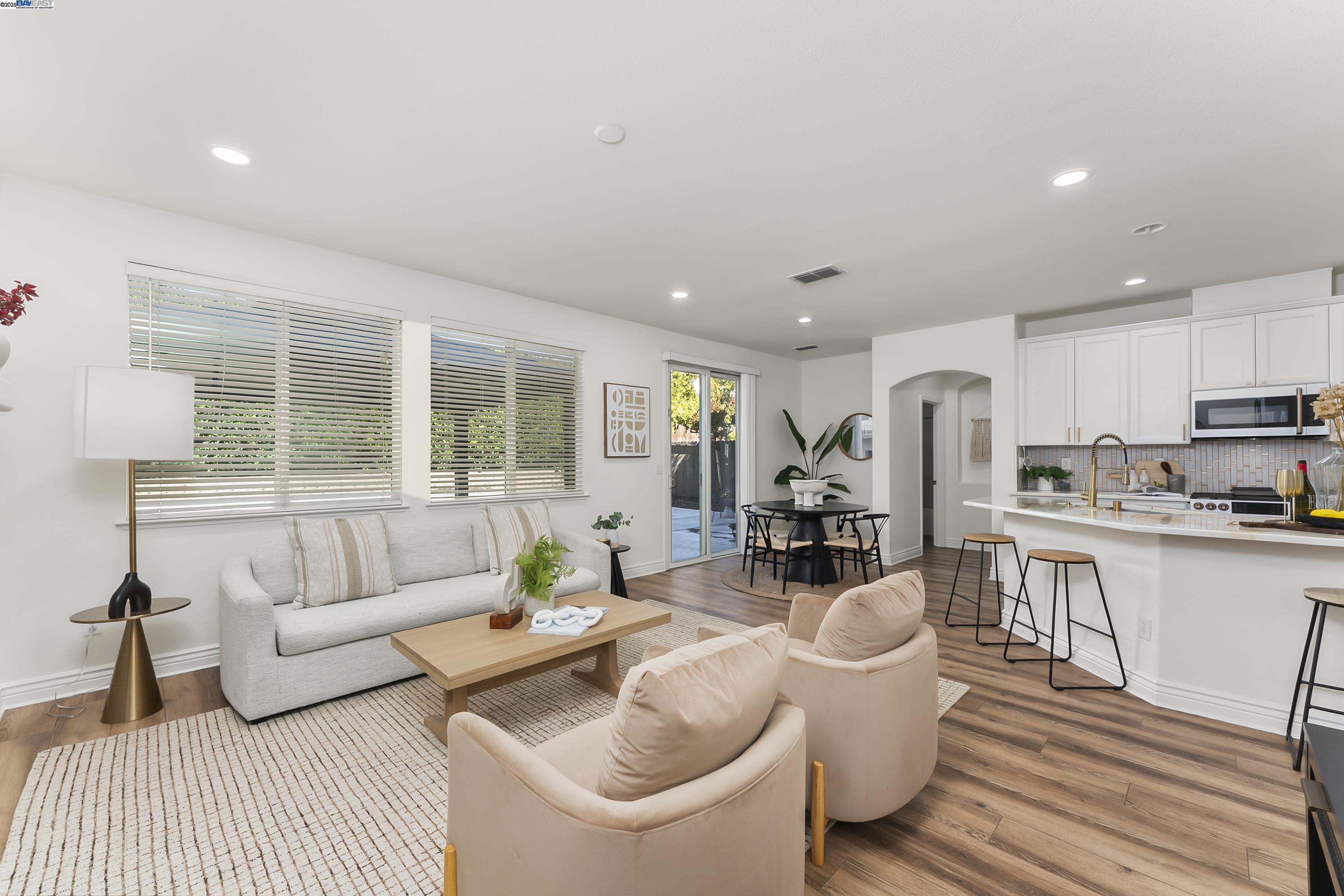 Detail Gallery Image 10 of 21 For 309 Aspen Ct, Roseville,  CA 95678 - 5 Beds | 3 Baths