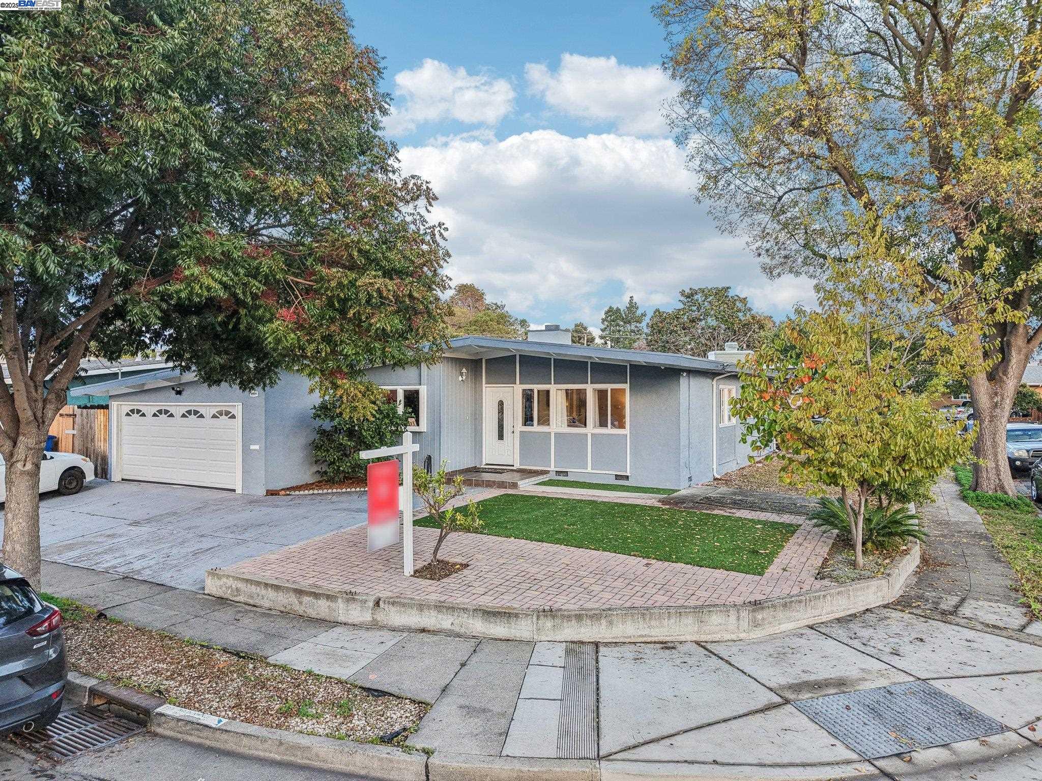 Detail Gallery Image 2 of 30 For 24282 Willimet Way, Hayward,  CA 94544 - 3 Beds | 2 Baths