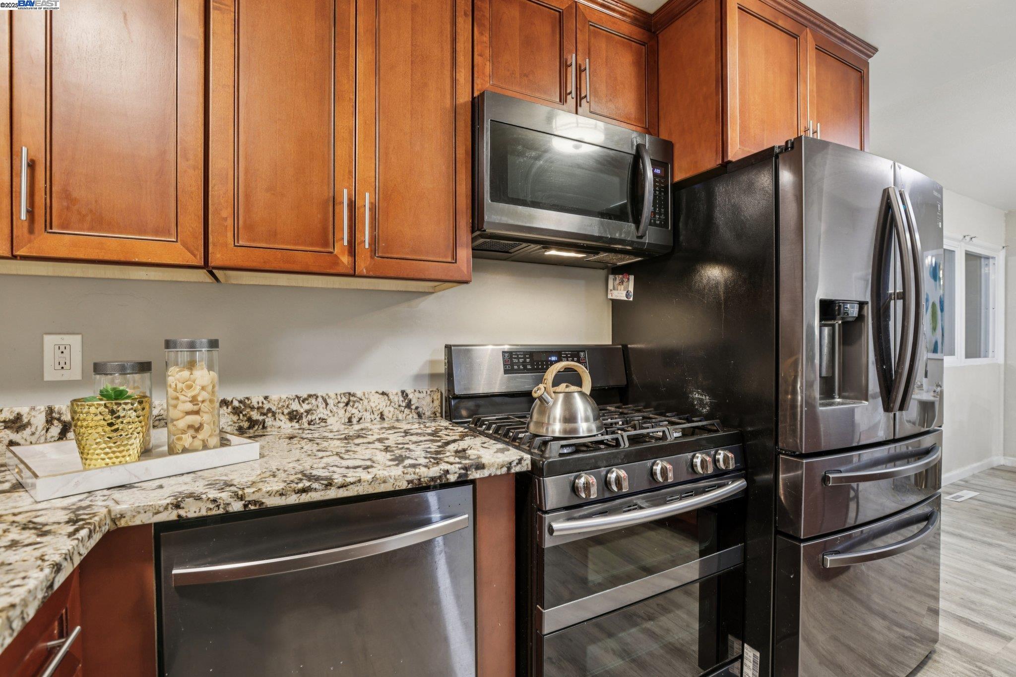 Detail Gallery Image 12 of 30 For 24282 Willimet Way, Hayward,  CA 94544 - 3 Beds | 2 Baths