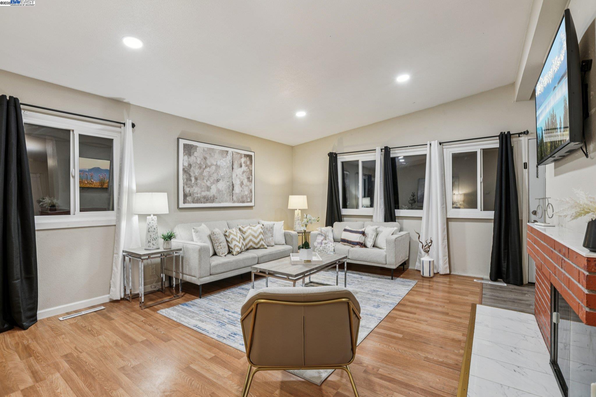 Detail Gallery Image 6 of 30 For 24282 Willimet Way, Hayward,  CA 94544 - 3 Beds | 2 Baths