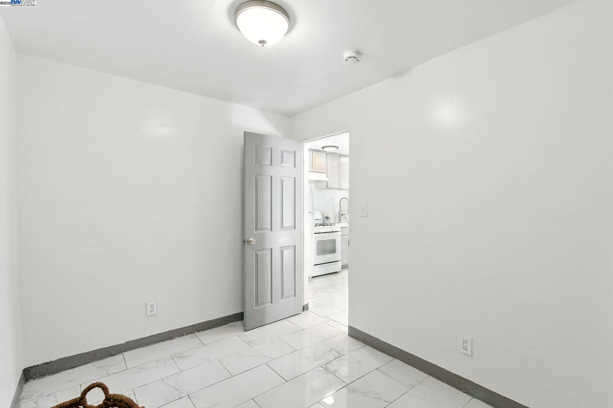 Detail Gallery Image 28 of 32 For 840 Oak St, Alameda,  CA 94501 - – Beds | – Baths