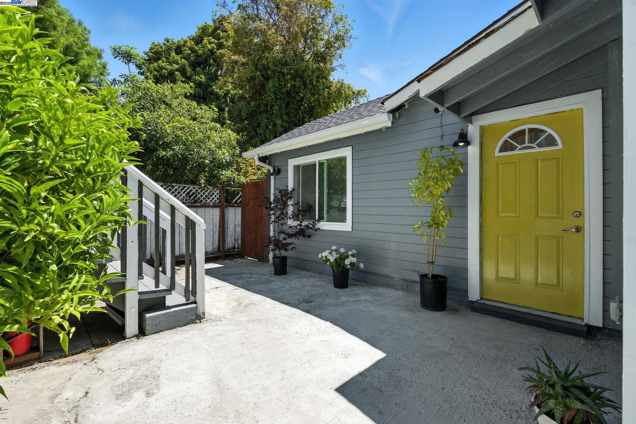 Detail Gallery Image 5 of 32 For 840 Oak St, Alameda,  CA 94501 - – Beds | – Baths