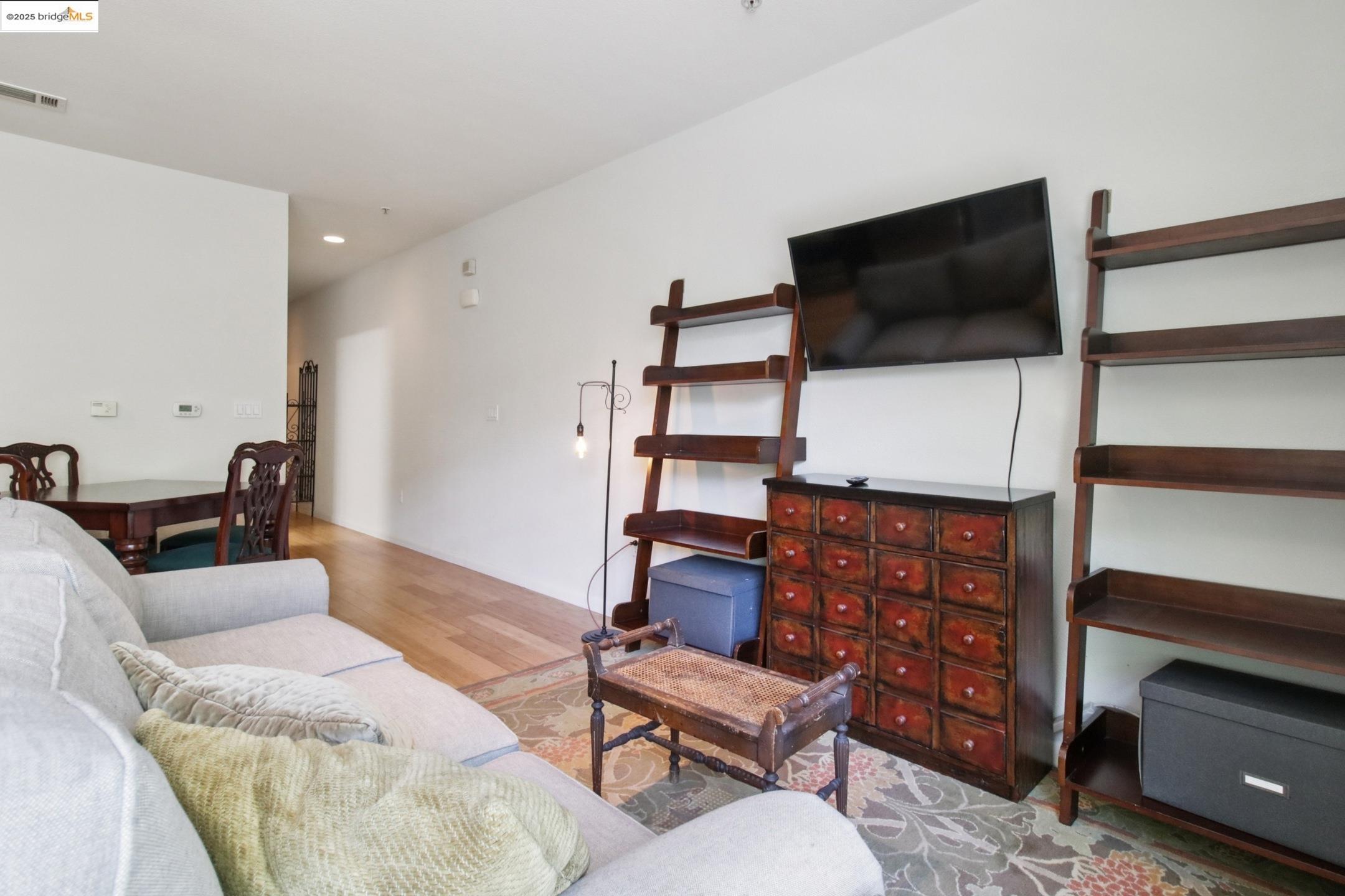 Detail Gallery Image 6 of 19 For 6466 Hollis St #242,  Emeryville,  CA 94608 - 1 Beds | 1 Baths