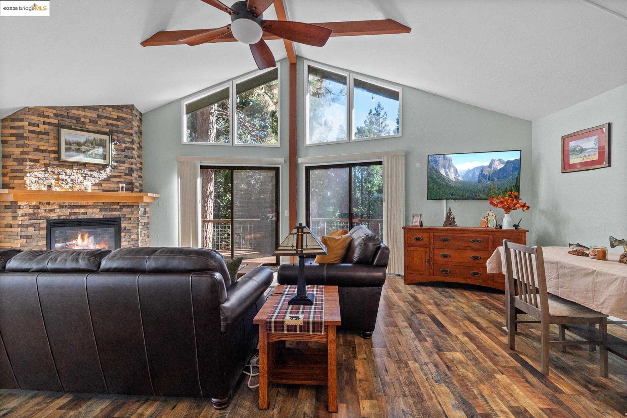 Detail Gallery Image 9 of 52 For 26389 Siskiyou Dr., Long Barn,  CA 95335 - 3 Beds | 2 Baths