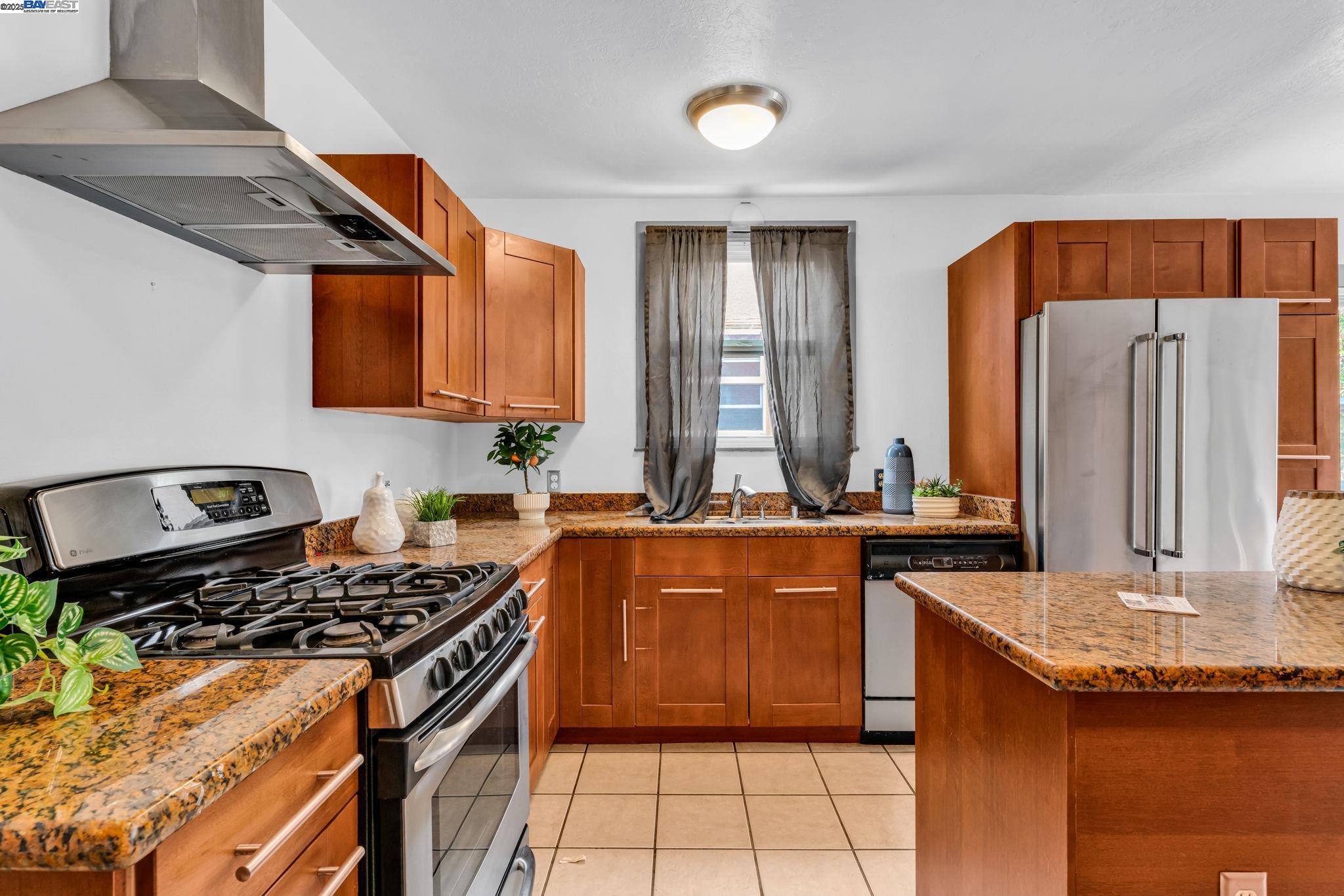 Detail Gallery Image 9 of 26 For 1128 Delaware St, Berkeley,  CA 94702-2332 - 2 Beds | 1 Baths