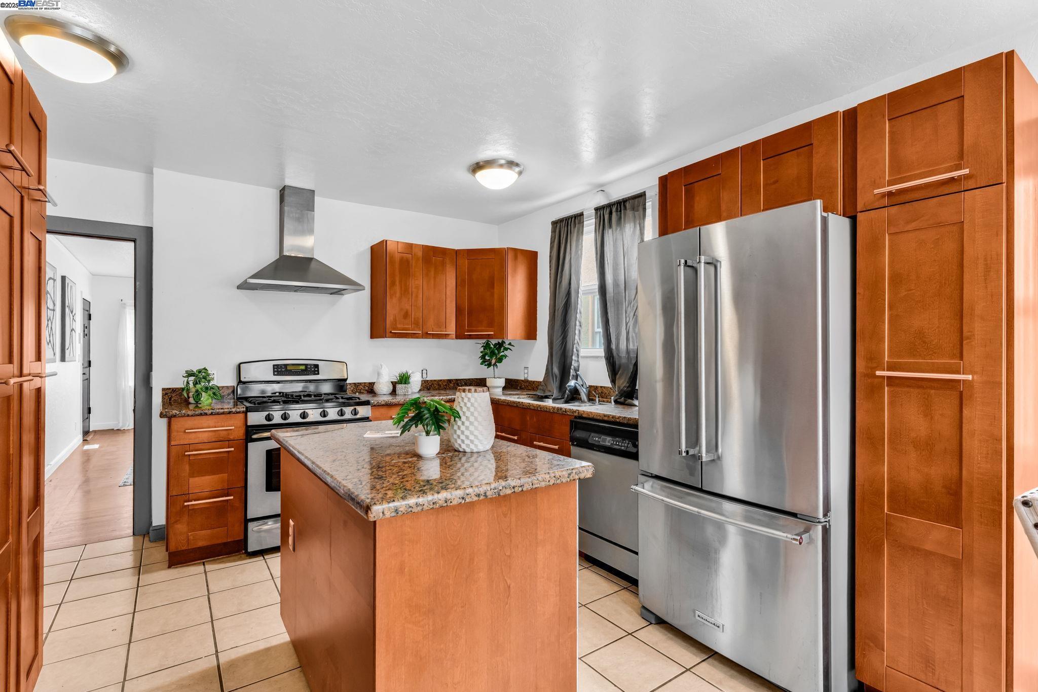 Detail Gallery Image 12 of 26 For 1128 Delaware St, Berkeley,  CA 94702-2332 - 2 Beds | 1 Baths