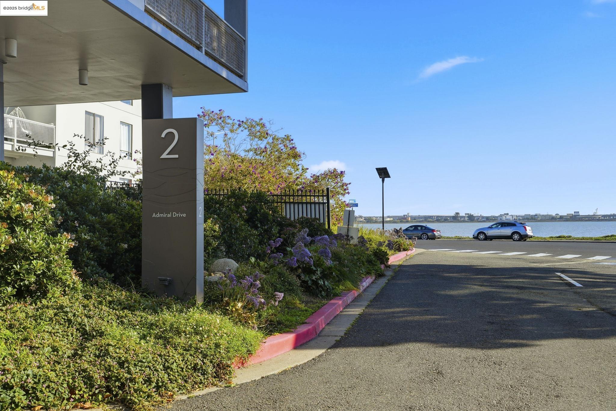 Detail Gallery Image 4 of 46 For 2 Admiral Drive #B276,  Emeryville,  CA 94608 - 1 Beds | 1 Baths