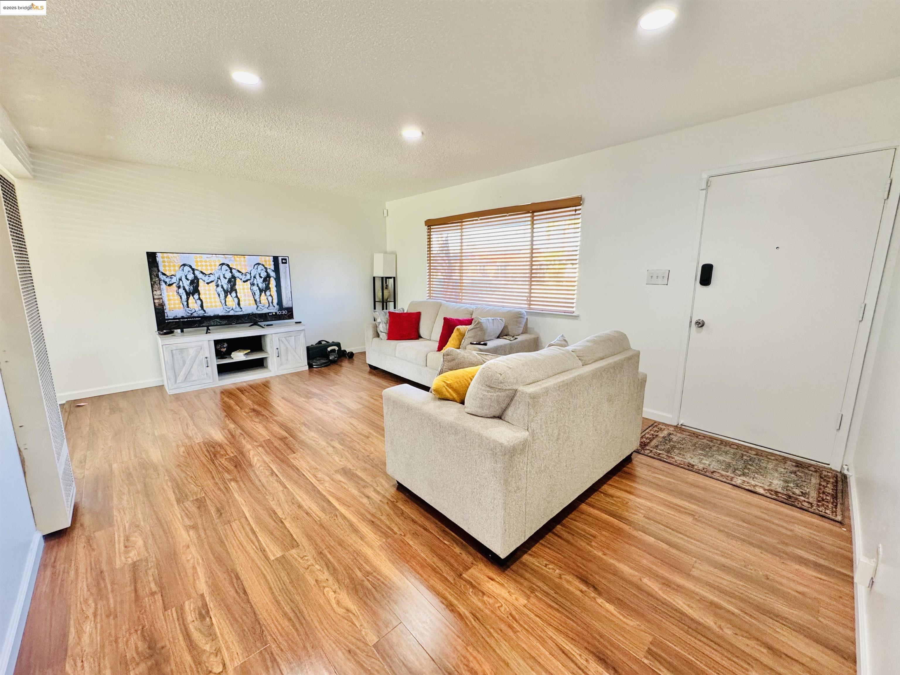 Detail Gallery Image 3 of 16 For 1208 Latimer Ave, Modesto,  CA 95351 - 3 Beds | 1 Baths