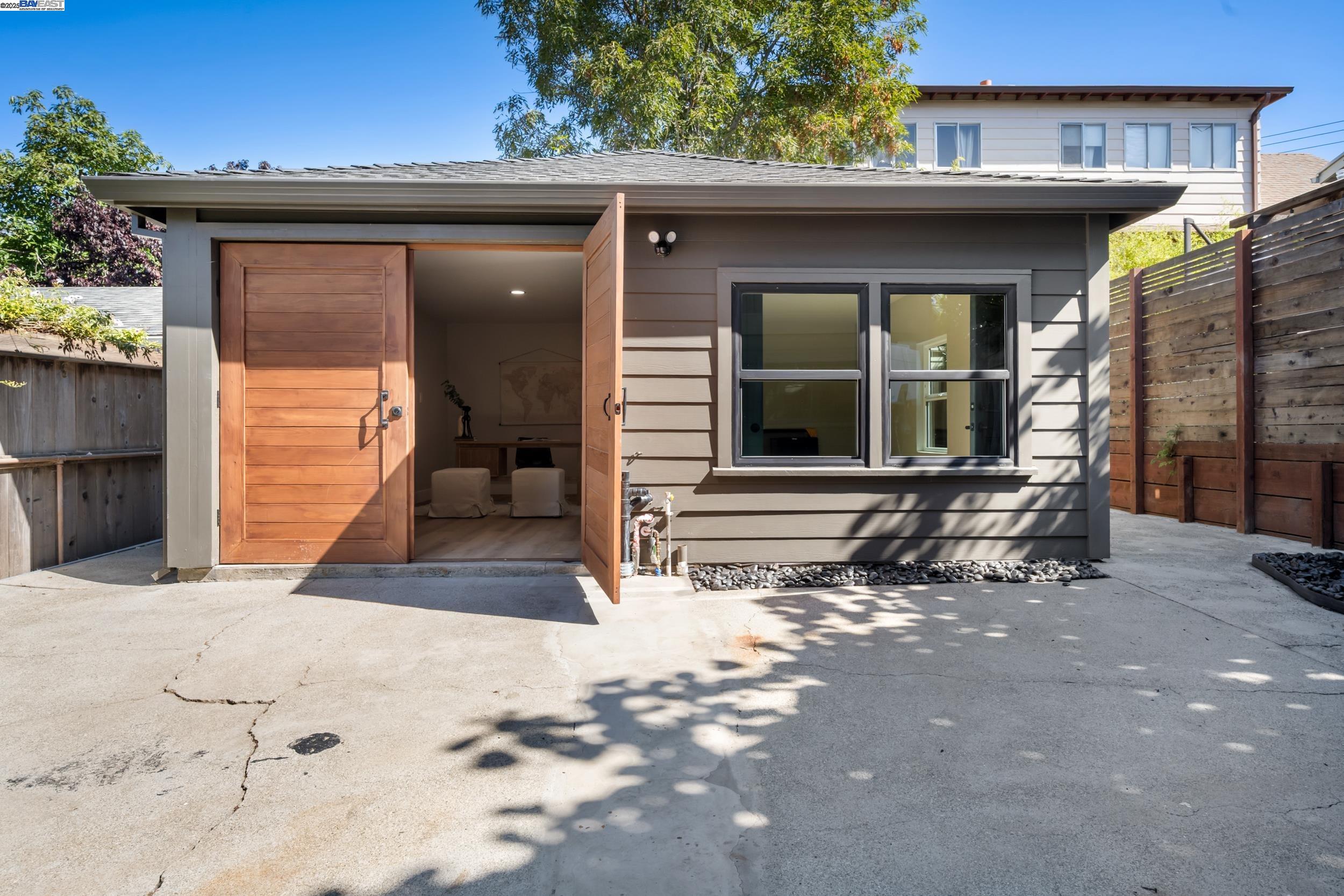 Detail Gallery Image 29 of 39 For 354 49th, Oakland,  CA 94609 - 3 Beds | 2 Baths