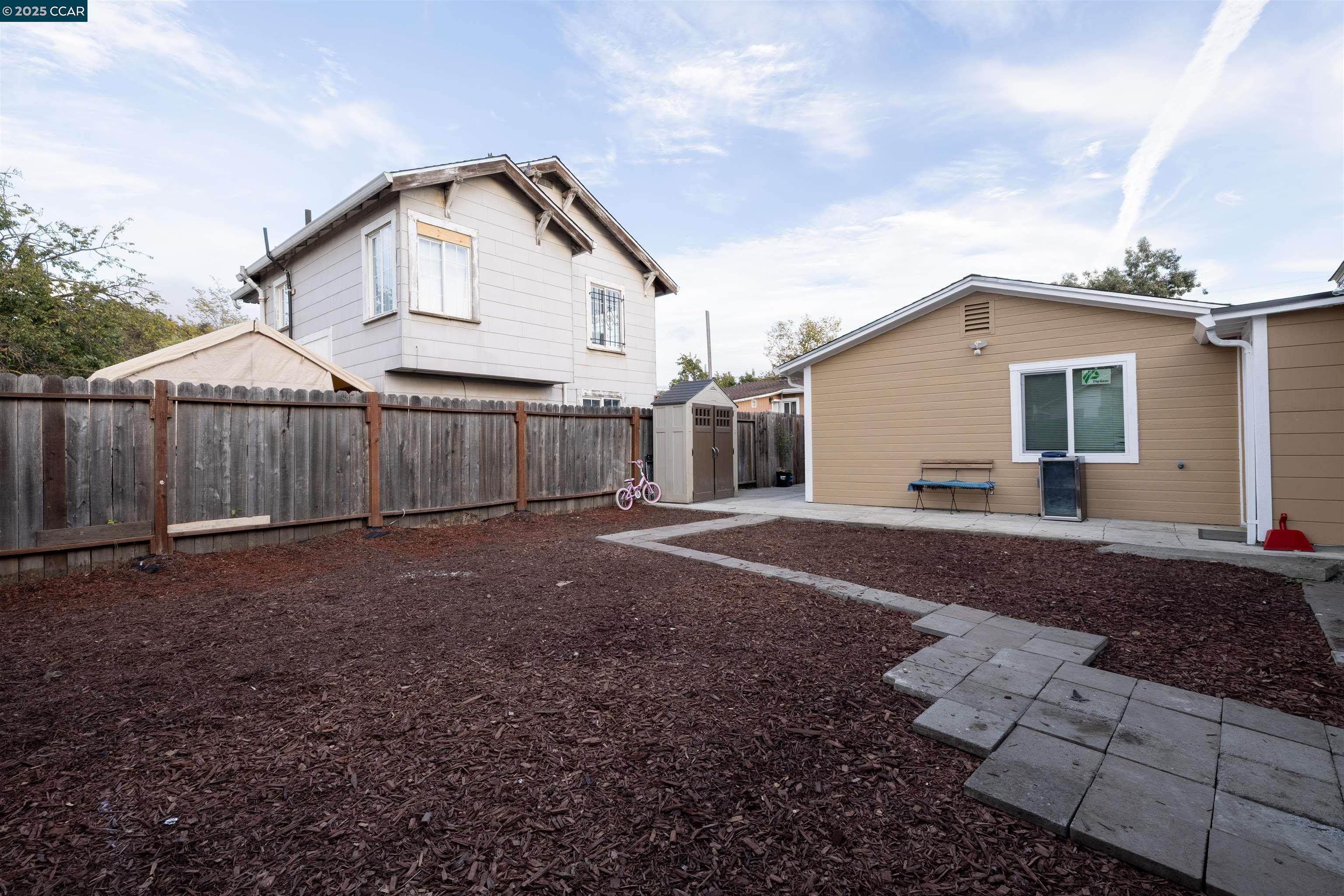 Detail Gallery Image 14 of 35 For 2027 83rd Ave, Oakland,  CA 94621 - 5 Beds | 4/1 Baths