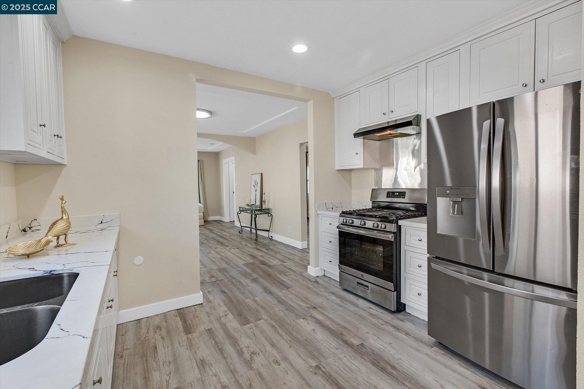 Detail Gallery Image 14 of 53 For 2027 83rd Ave, Oakland,  CA 94621 - 5 Beds | 4/1 Baths