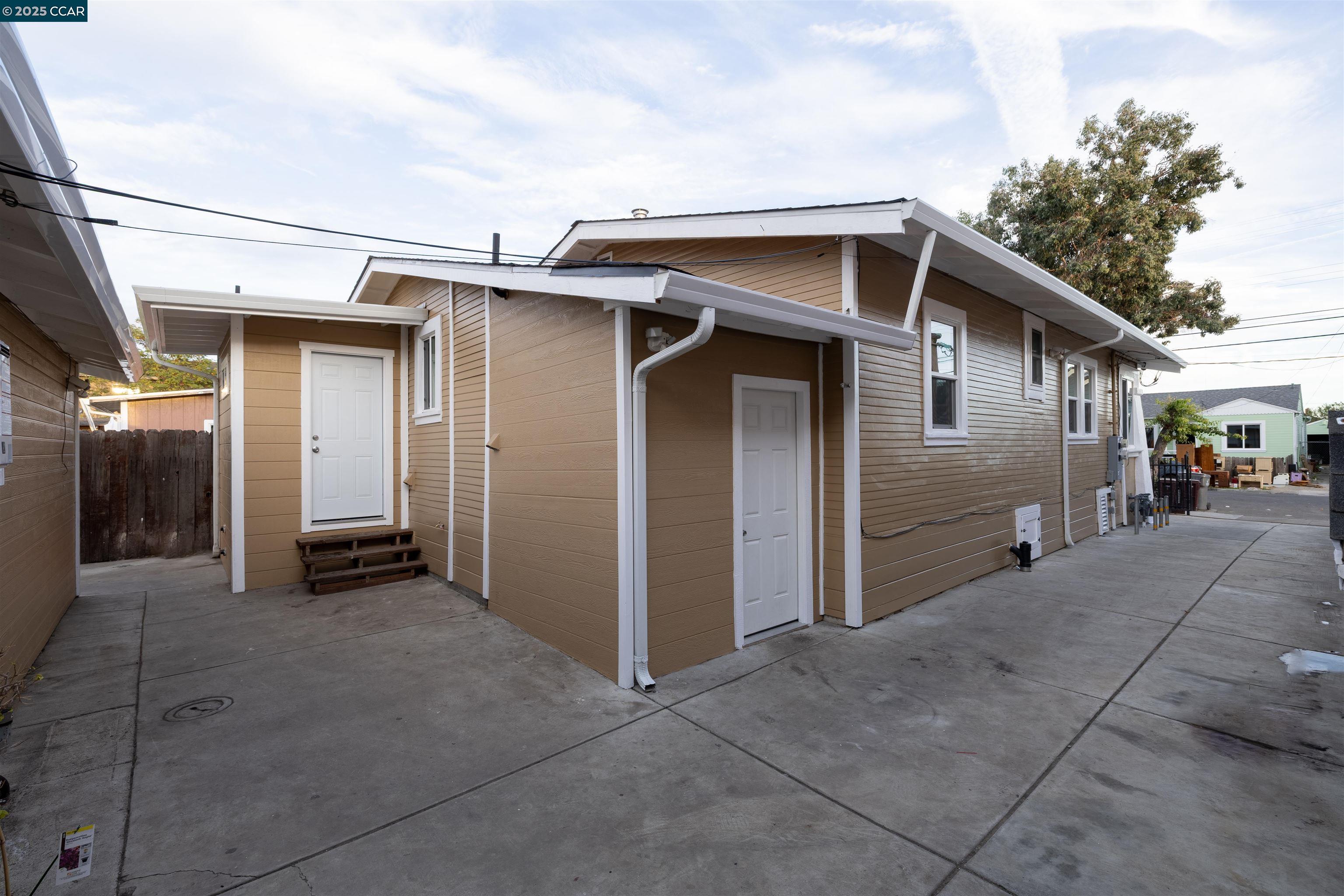 Detail Gallery Image 17 of 35 For 2027 83rd Ave, Oakland,  CA 94621 - 5 Beds | 4/1 Baths