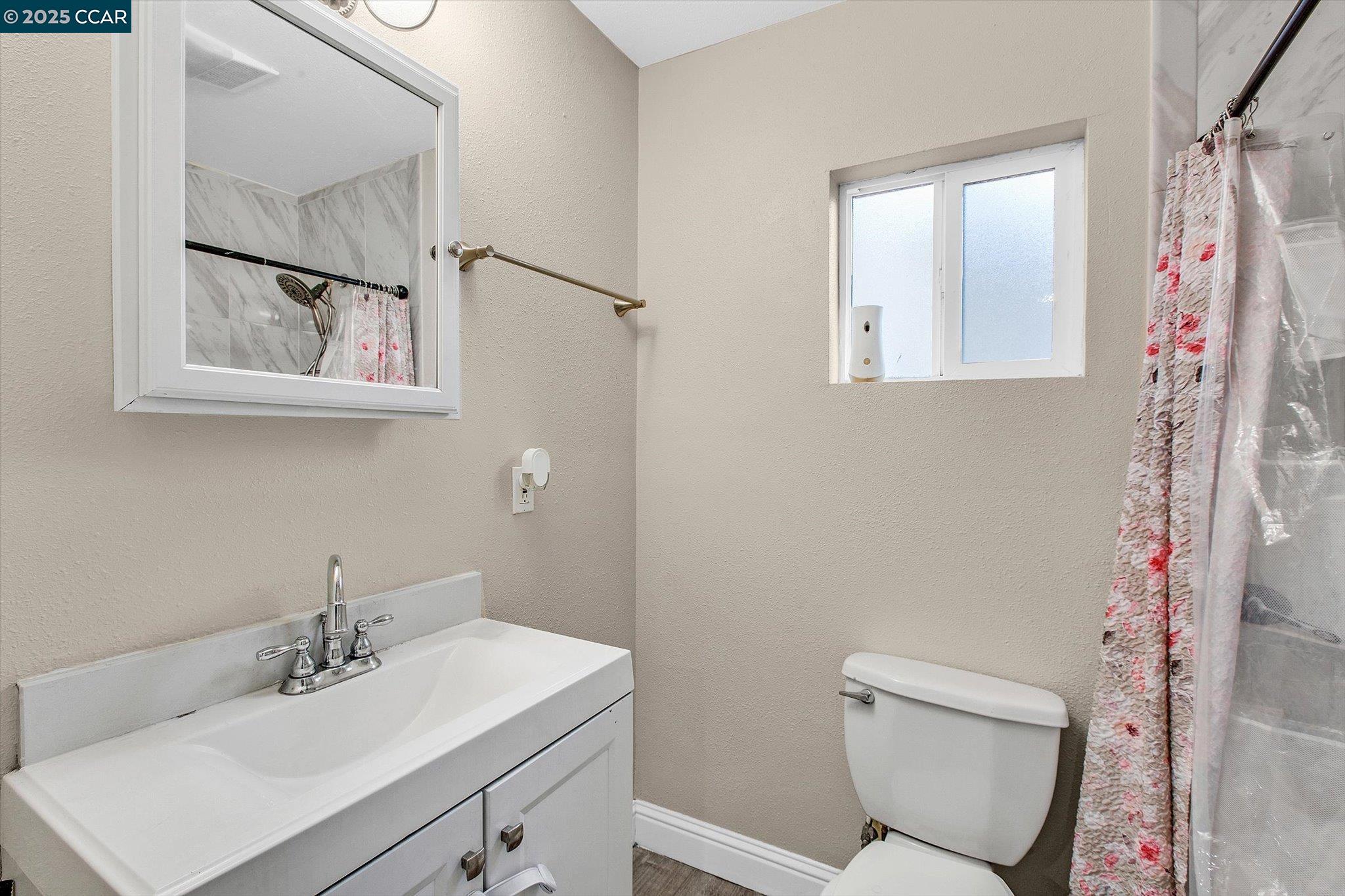 Detail Gallery Image 21 of 53 For 2027 83rd Ave, Oakland,  CA 94621 - 5 Beds | 4/1 Baths