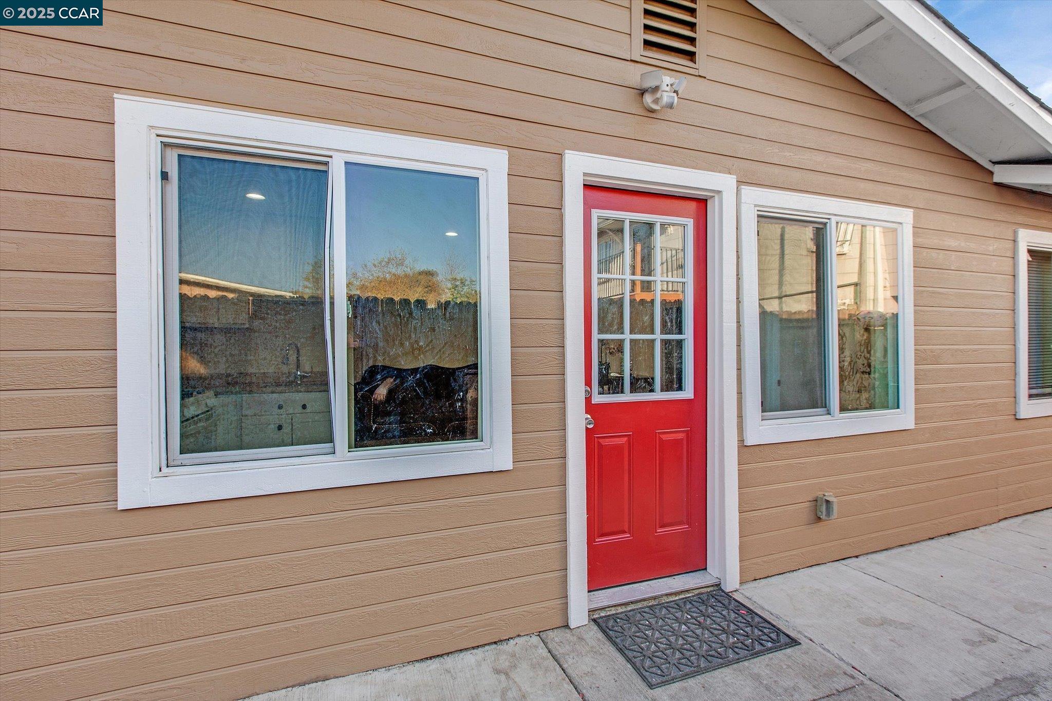 Detail Gallery Image 23 of 53 For 2027 83rd Ave, Oakland,  CA 94621 - 5 Beds | 4/1 Baths