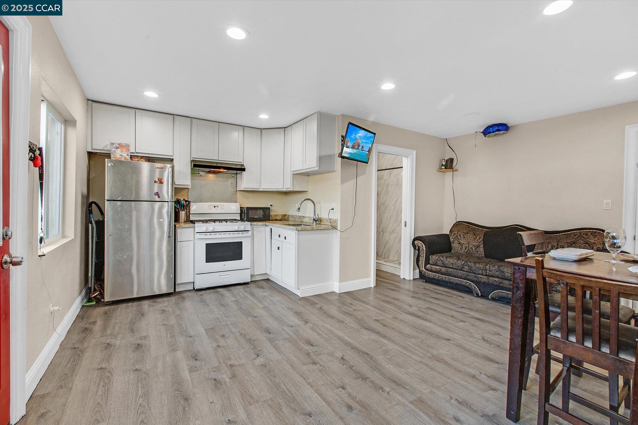 Detail Gallery Image 24 of 53 For 2027 83rd Ave, Oakland,  CA 94621 - 5 Beds | 4/1 Baths