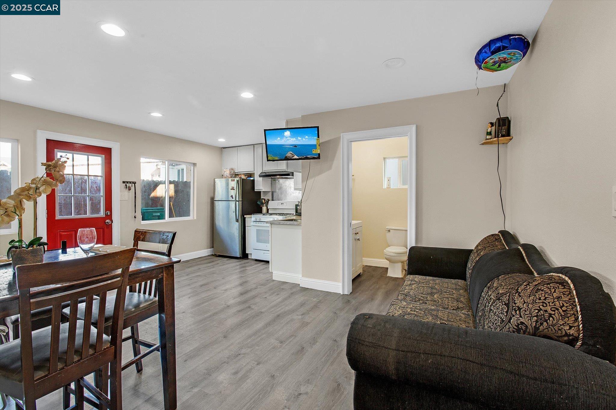 Detail Gallery Image 26 of 53 For 2027 83rd Ave, Oakland,  CA 94621 - 5 Beds | 4/1 Baths