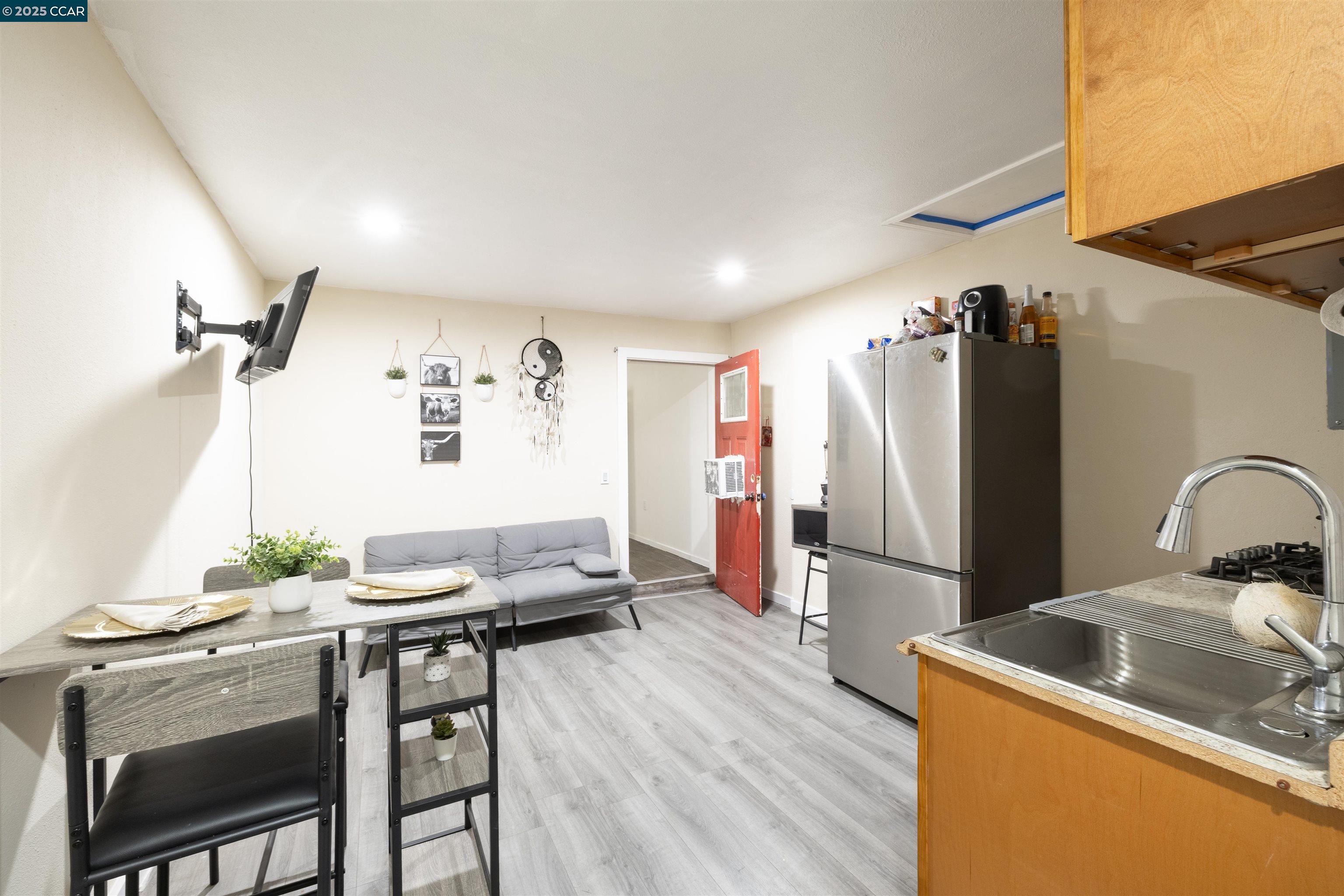 Detail Gallery Image 26 of 35 For 2027 83rd Ave, Oakland,  CA 94621 - 5 Beds | 4/1 Baths