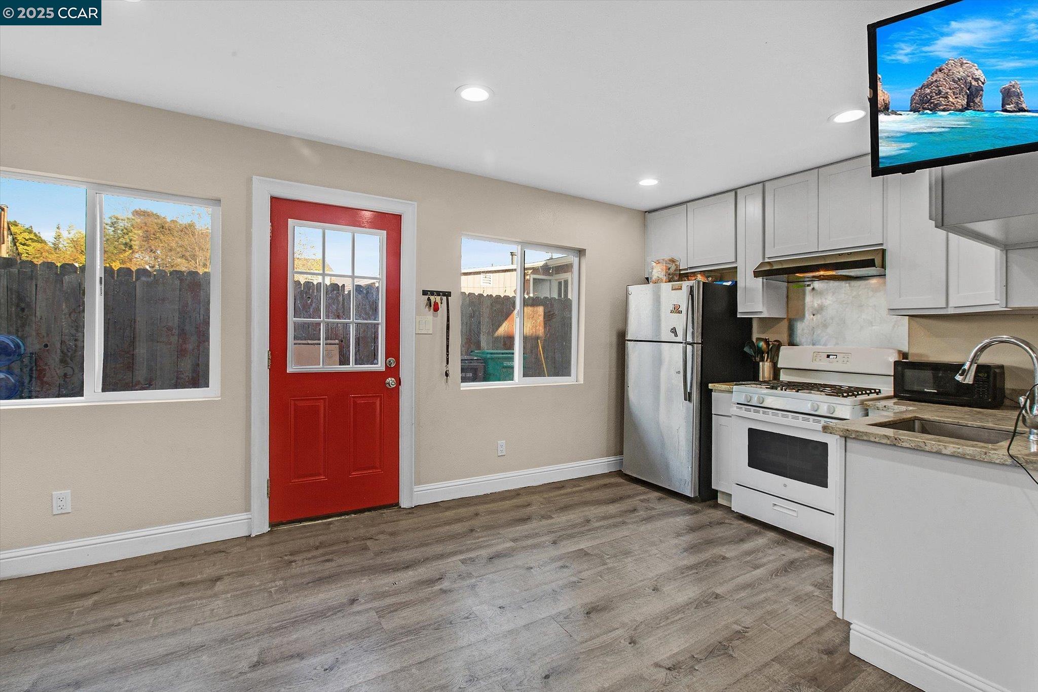 Detail Gallery Image 28 of 53 For 2027 83rd Ave, Oakland,  CA 94621 - 5 Beds | 4/1 Baths