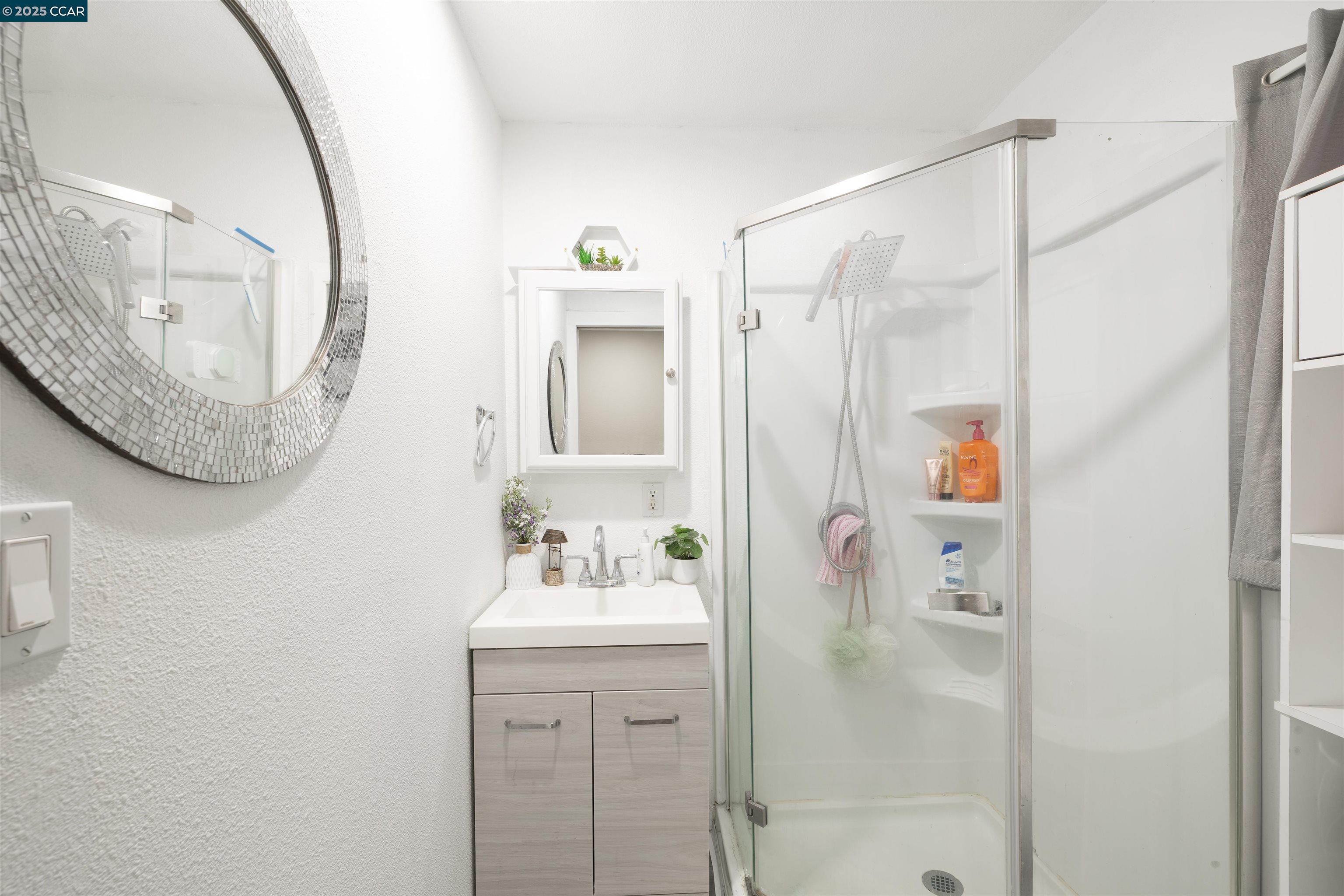 Detail Gallery Image 29 of 35 For 2027 83rd Ave, Oakland,  CA 94621 - 5 Beds | 4/1 Baths