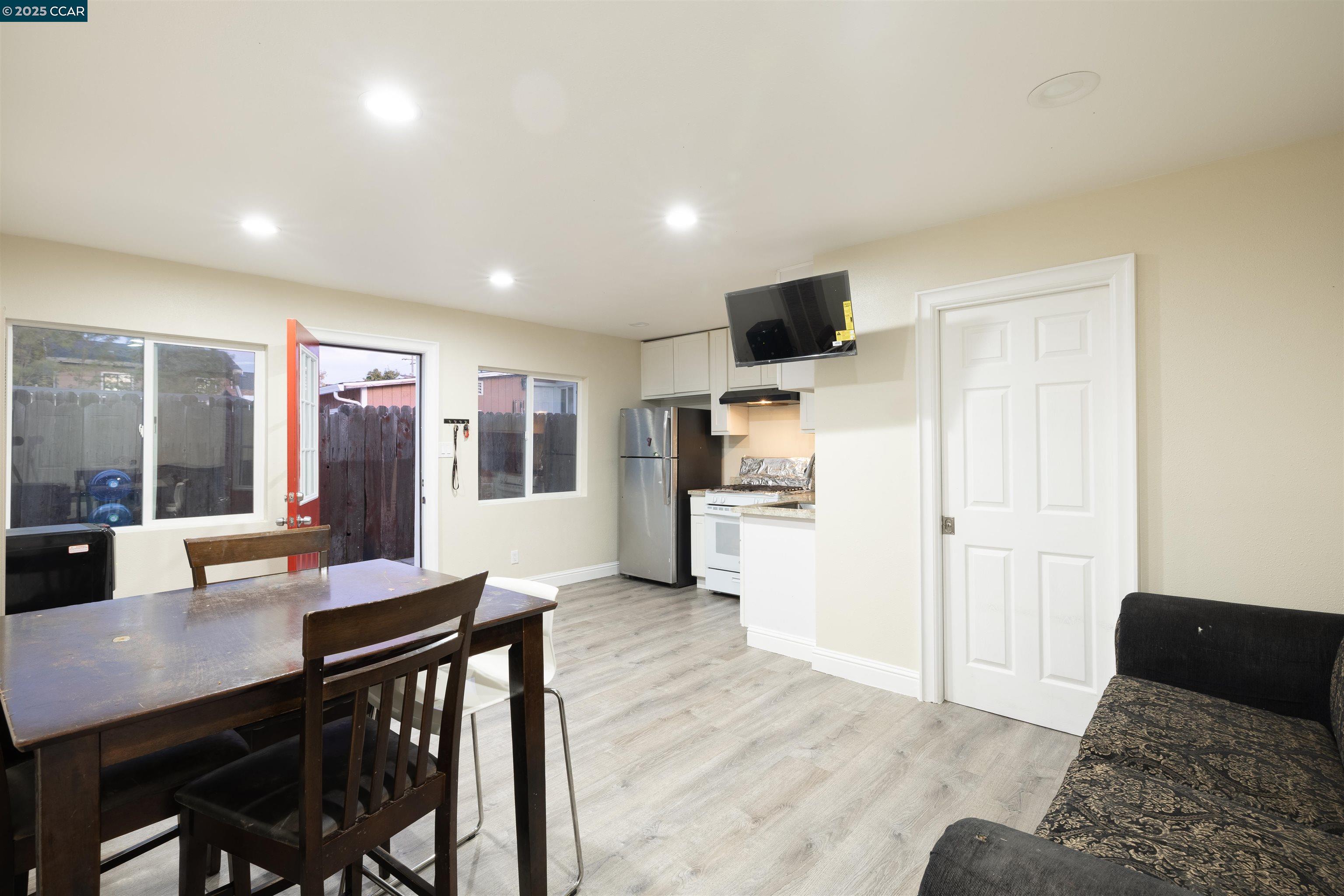 Detail Gallery Image 31 of 35 For 2027 83rd Ave, Oakland,  CA 94621 - 5 Beds | 4/1 Baths