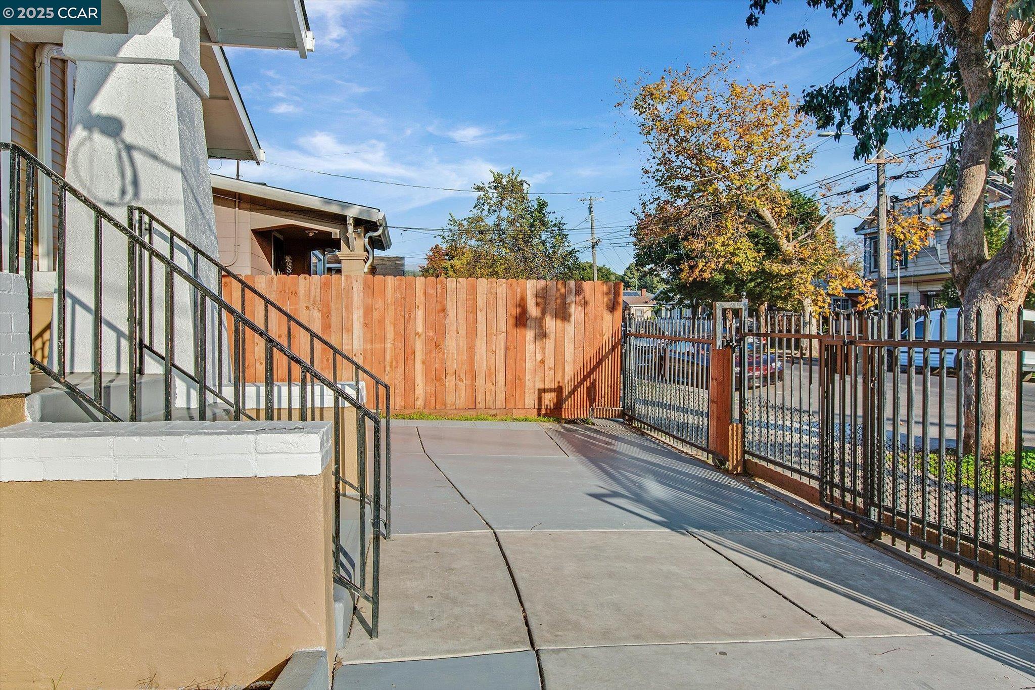 Detail Gallery Image 51 of 53 For 2027 83rd Ave, Oakland,  CA 94621 - 5 Beds | 4/1 Baths