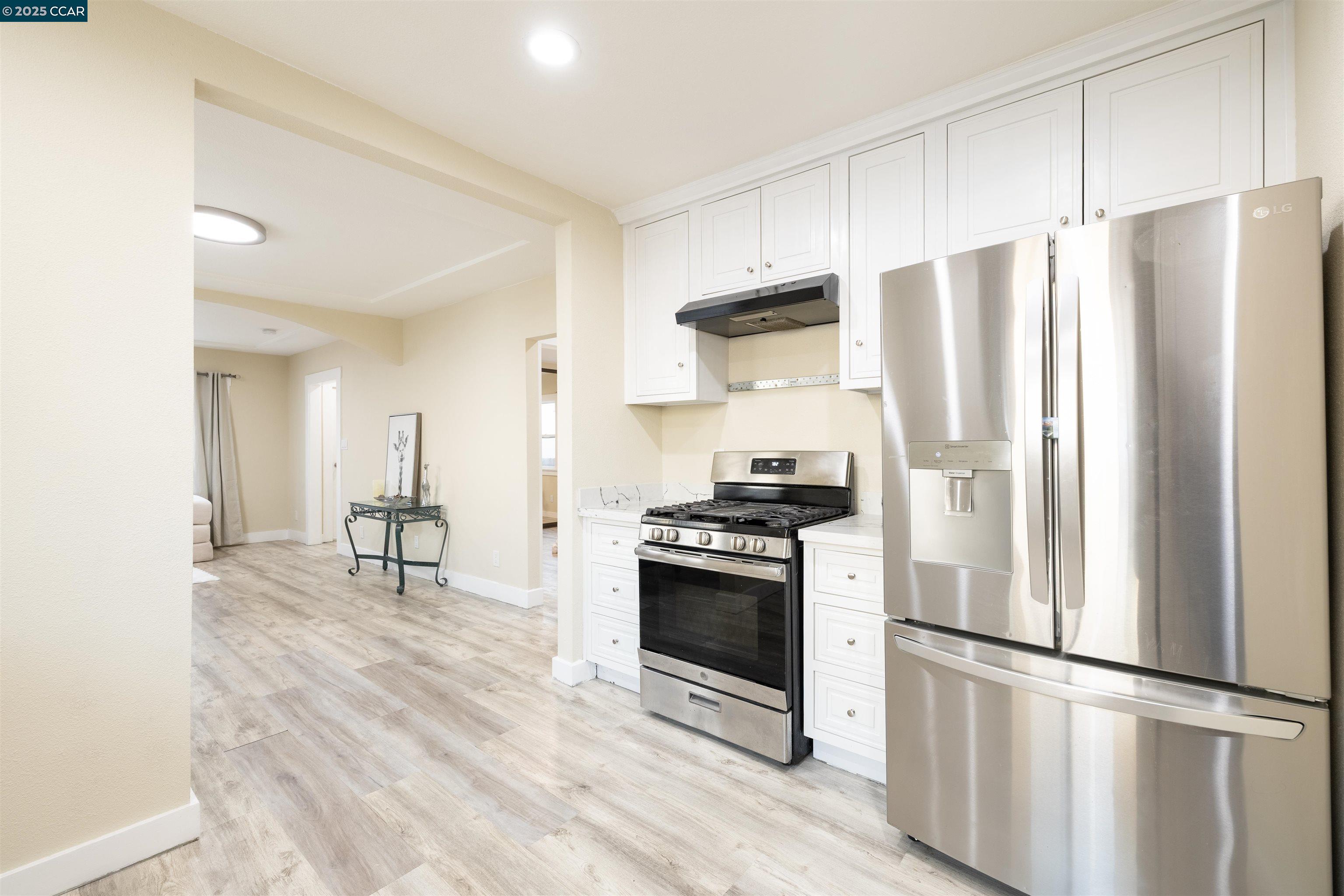 Detail Gallery Image 8 of 35 For 2027 83rd Ave, Oakland,  CA 94621 - 5 Beds | 4/1 Baths