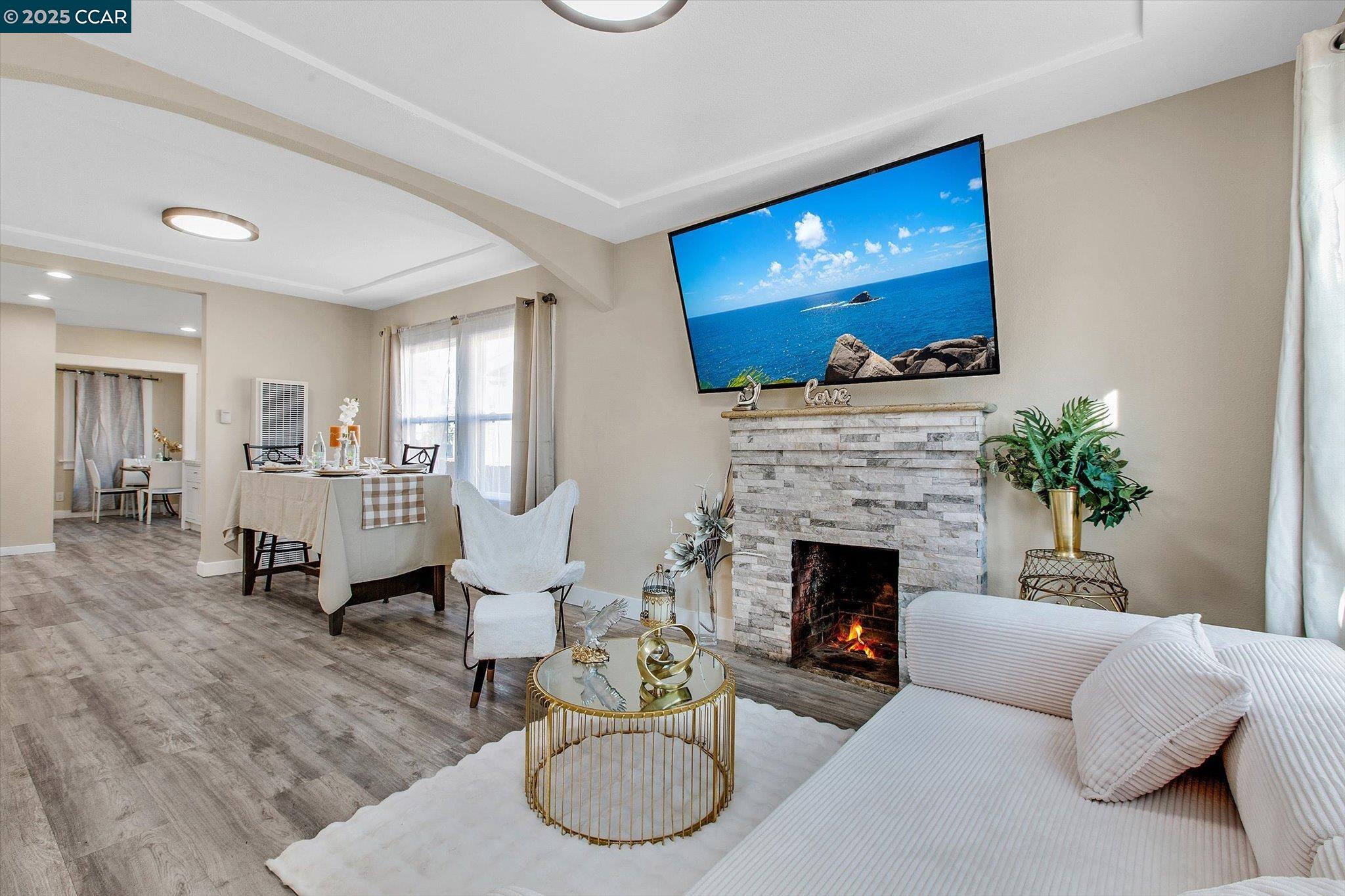 Detail Gallery Image 8 of 53 For 2027 83rd Ave, Oakland,  CA 94621 - 5 Beds | 4/1 Baths