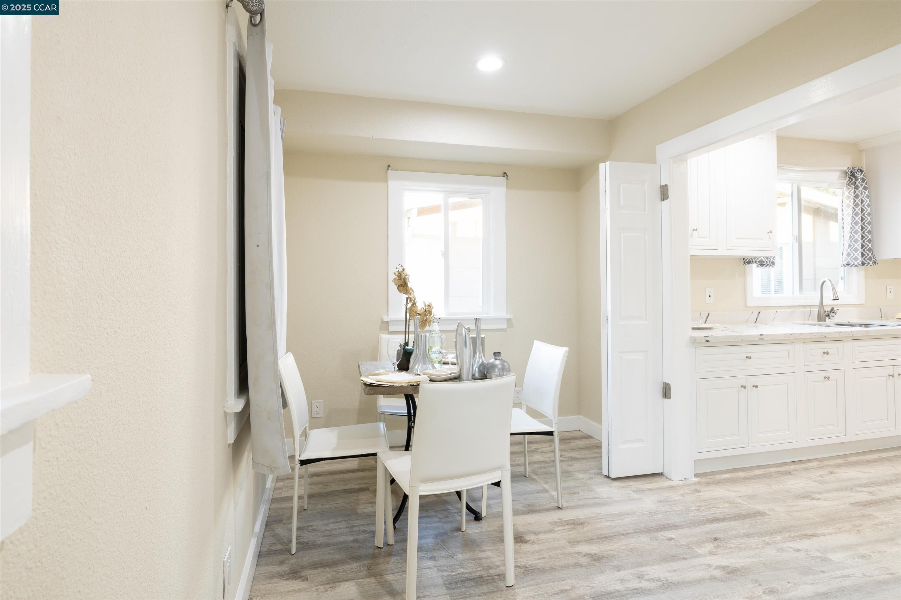 Detail Gallery Image 9 of 35 For 2027 83rd Ave, Oakland,  CA 94621 - 5 Beds | 4/1 Baths