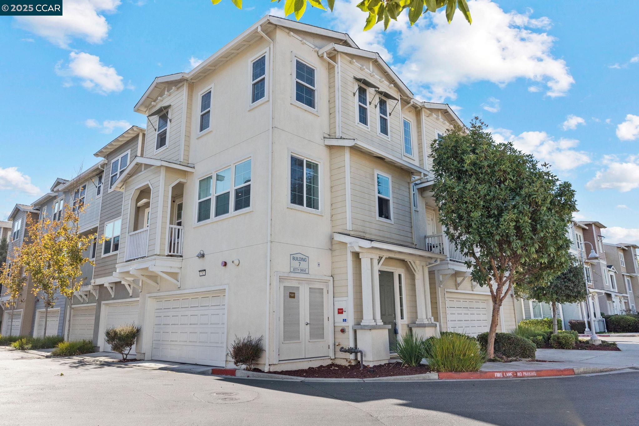 Detail Gallery Image 2 of 31 For 702 Jetty Dr, Richmond,  CA 94804 - 2 Beds | 2/1 Baths