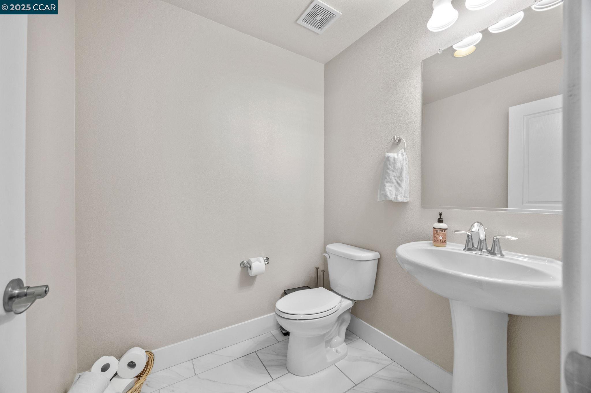 Detail Gallery Image 14 of 31 For 702 Jetty Dr, Richmond,  CA 94804 - 2 Beds | 2/1 Baths