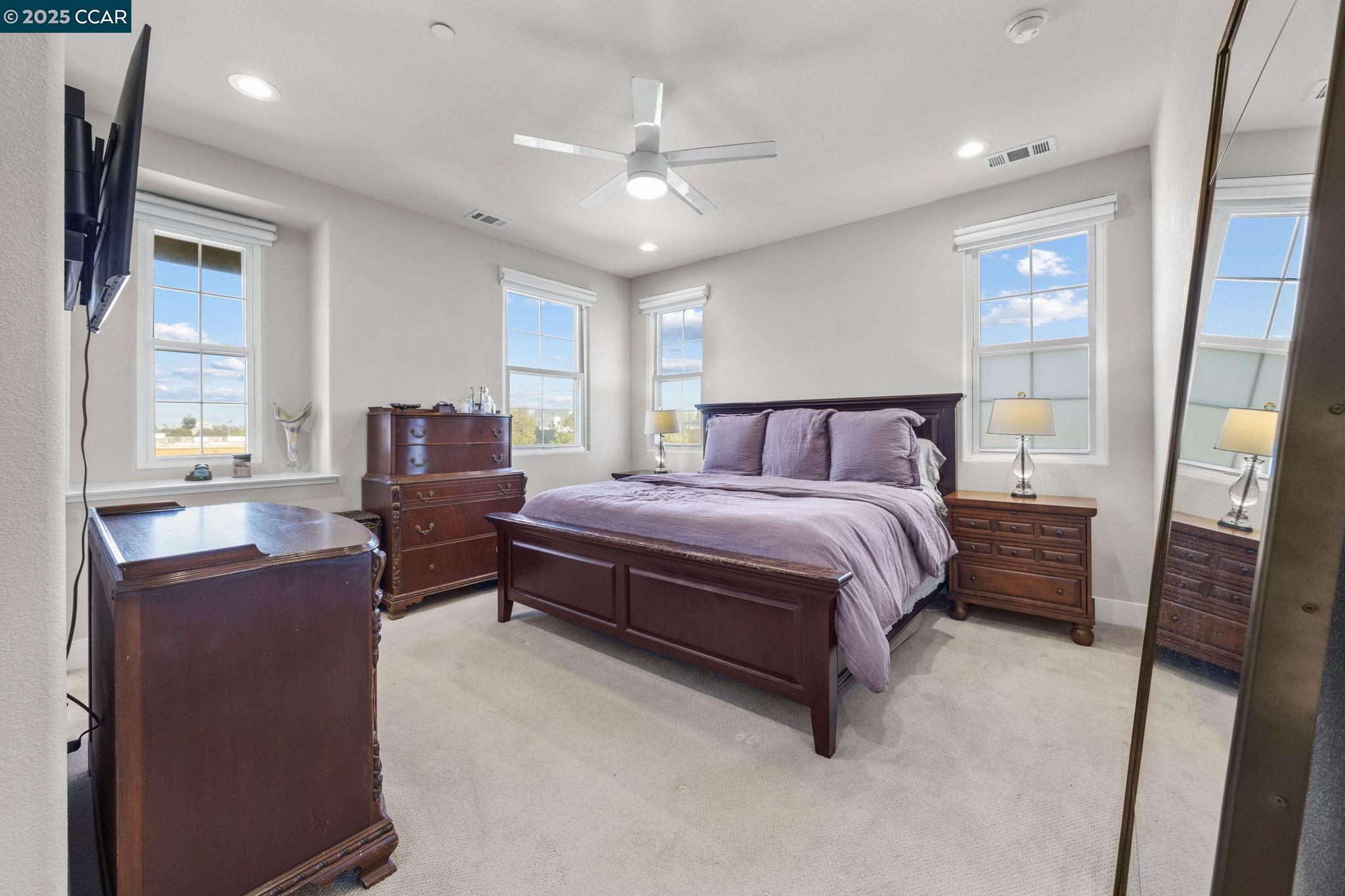 Detail Gallery Image 18 of 31 For 702 Jetty Dr, Richmond,  CA 94804 - 2 Beds | 2/1 Baths